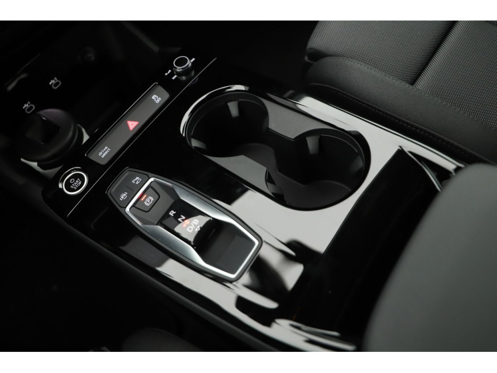 Audi - A6 Avant e-tron_11