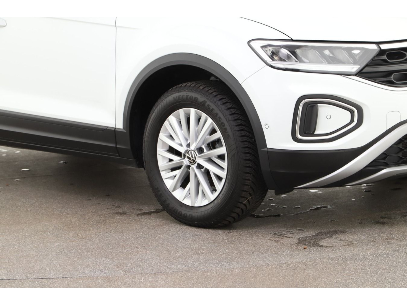Volkswagen - T-Roc_3