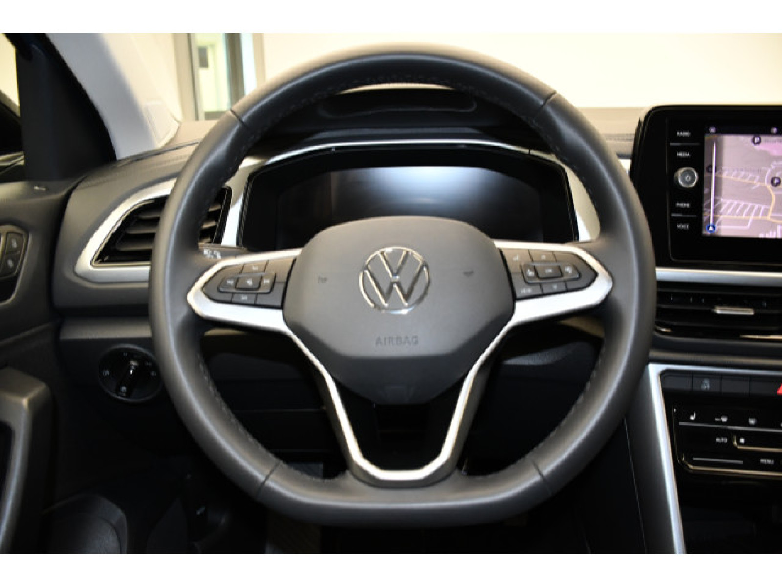 Volkswagen - T-Roc_6