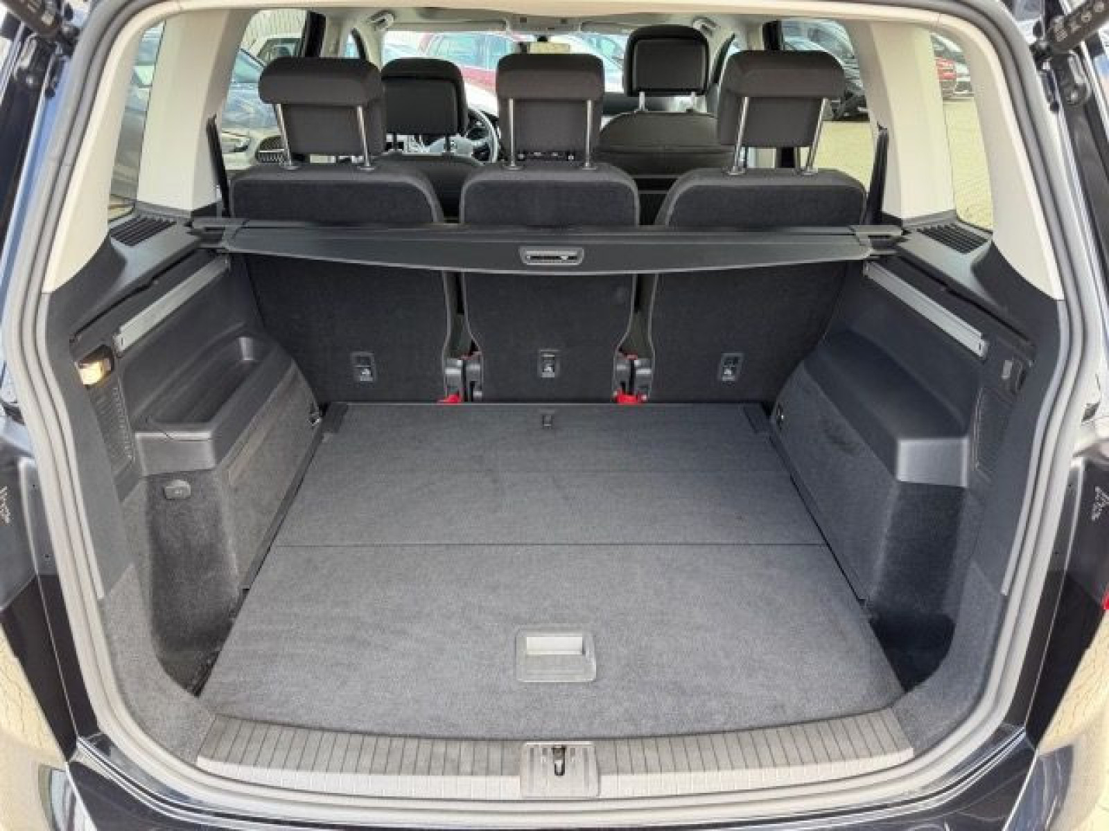 Volkswagen - Touran_16