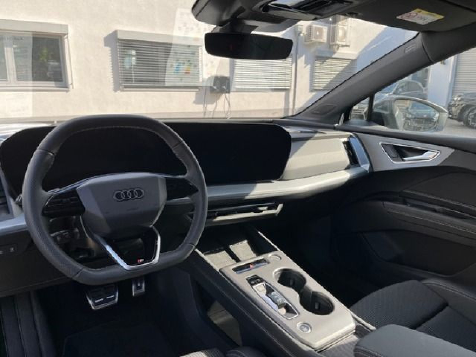 Audi - Q4 e-tron_11