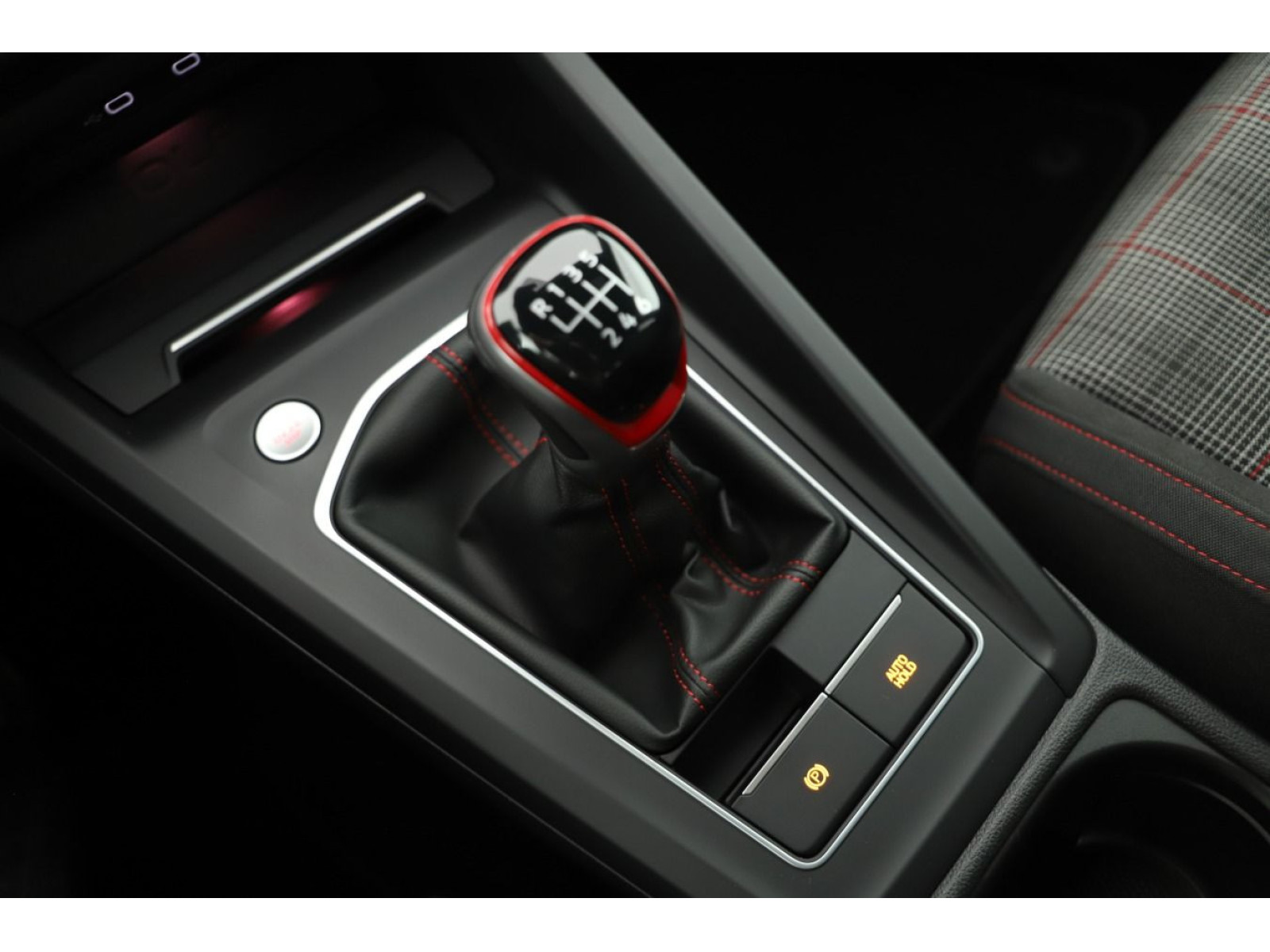 Volkswagen - Golf GTI_10