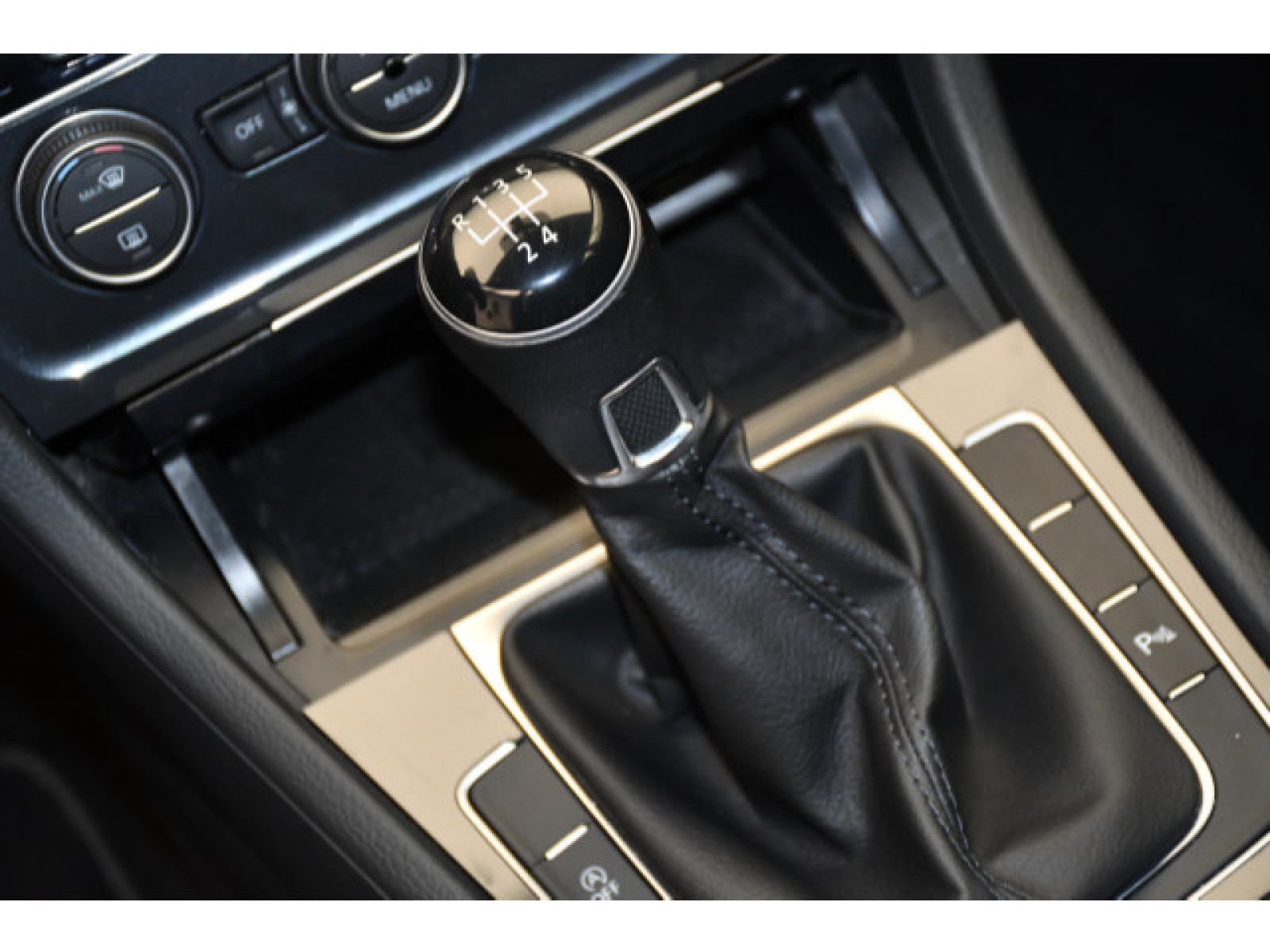 Volkswagen - Golf_6