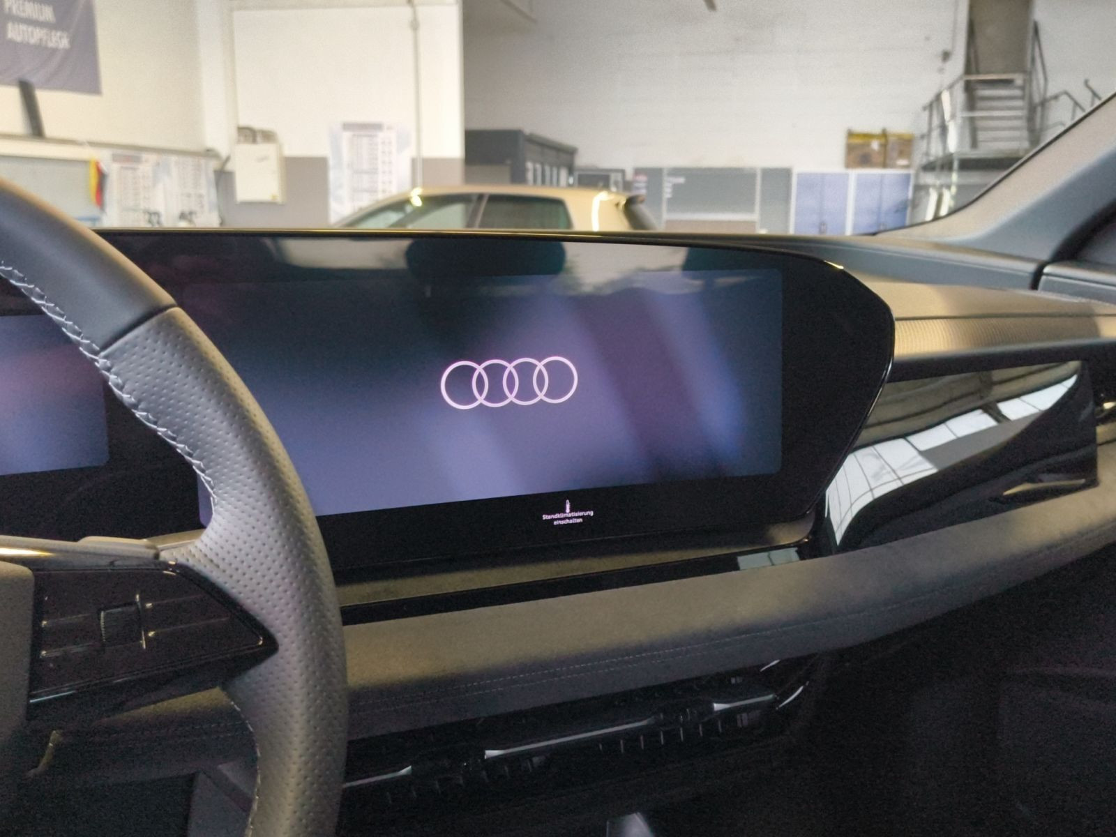 Audi - Q6 e-tron_13
