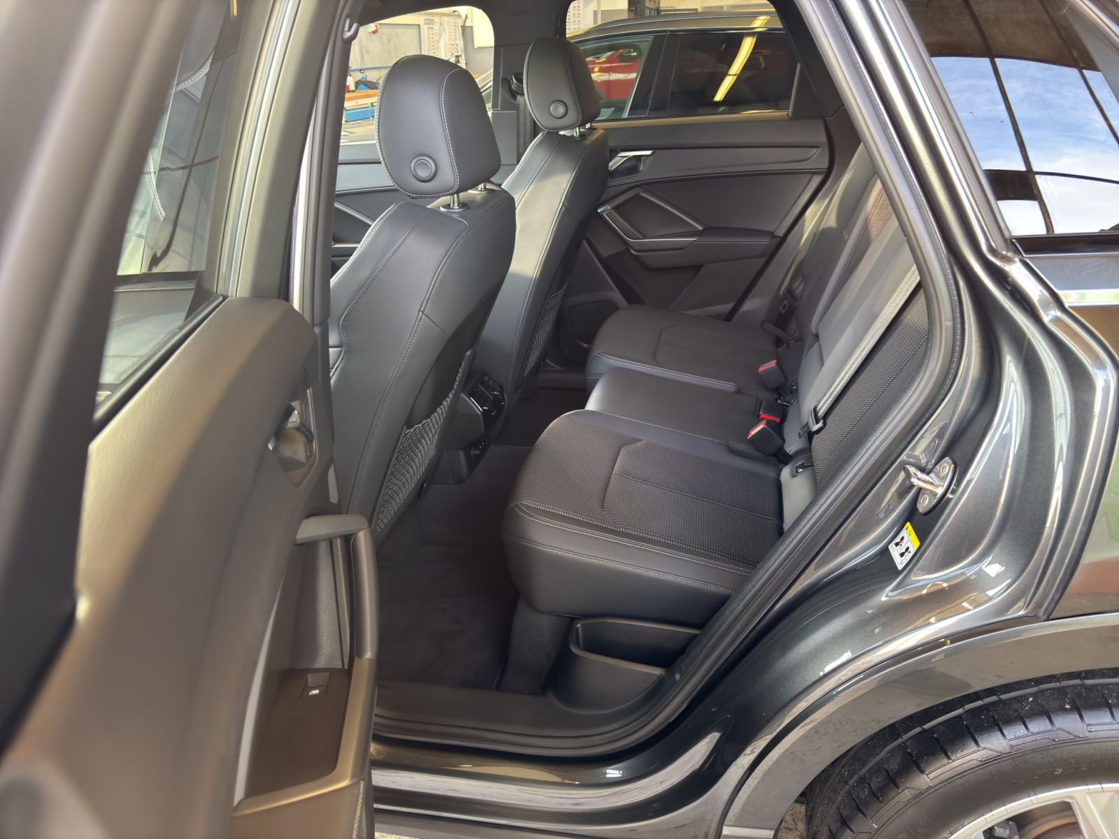 Audi - Q3_16