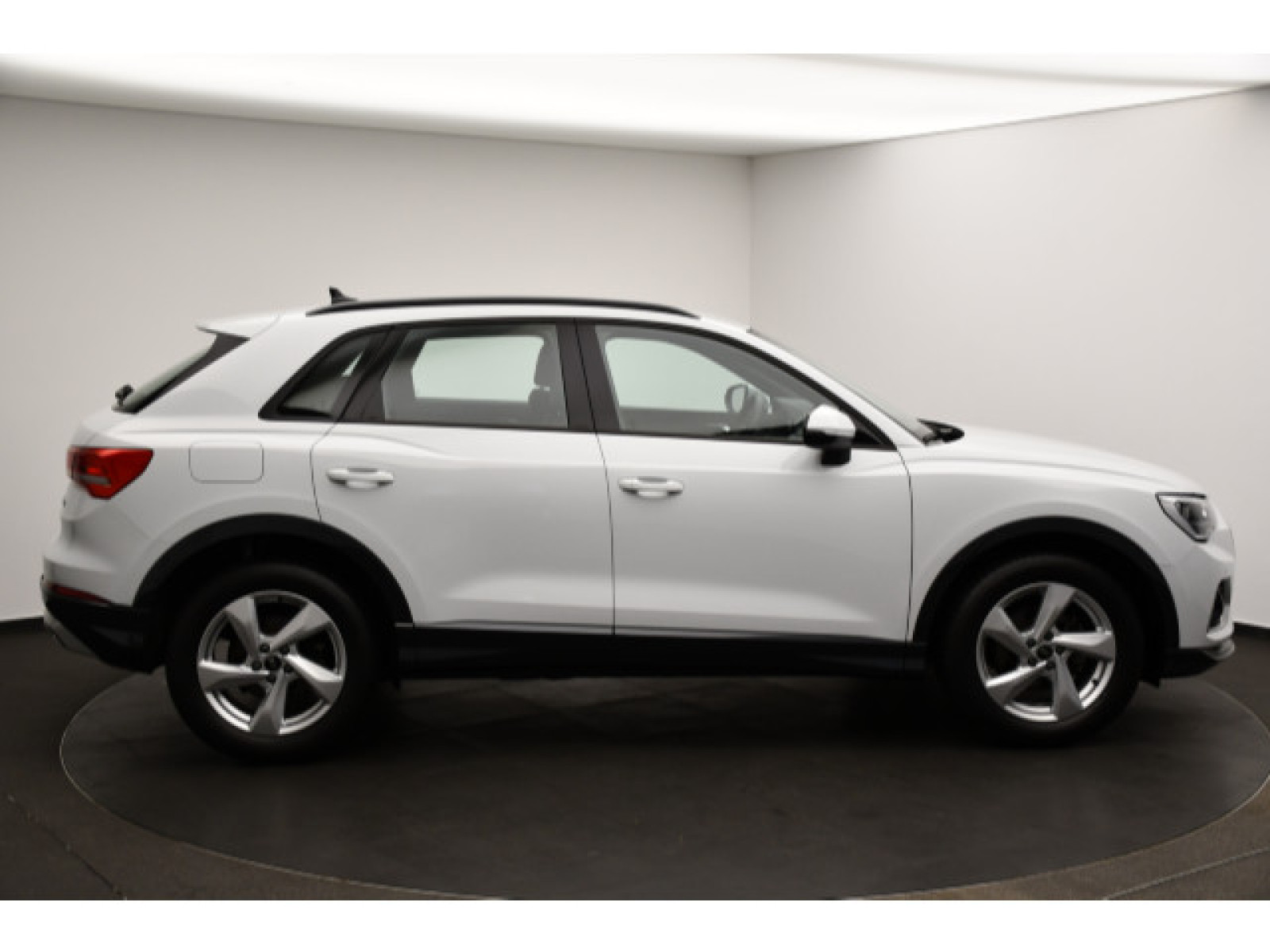 Audi - Q3_19