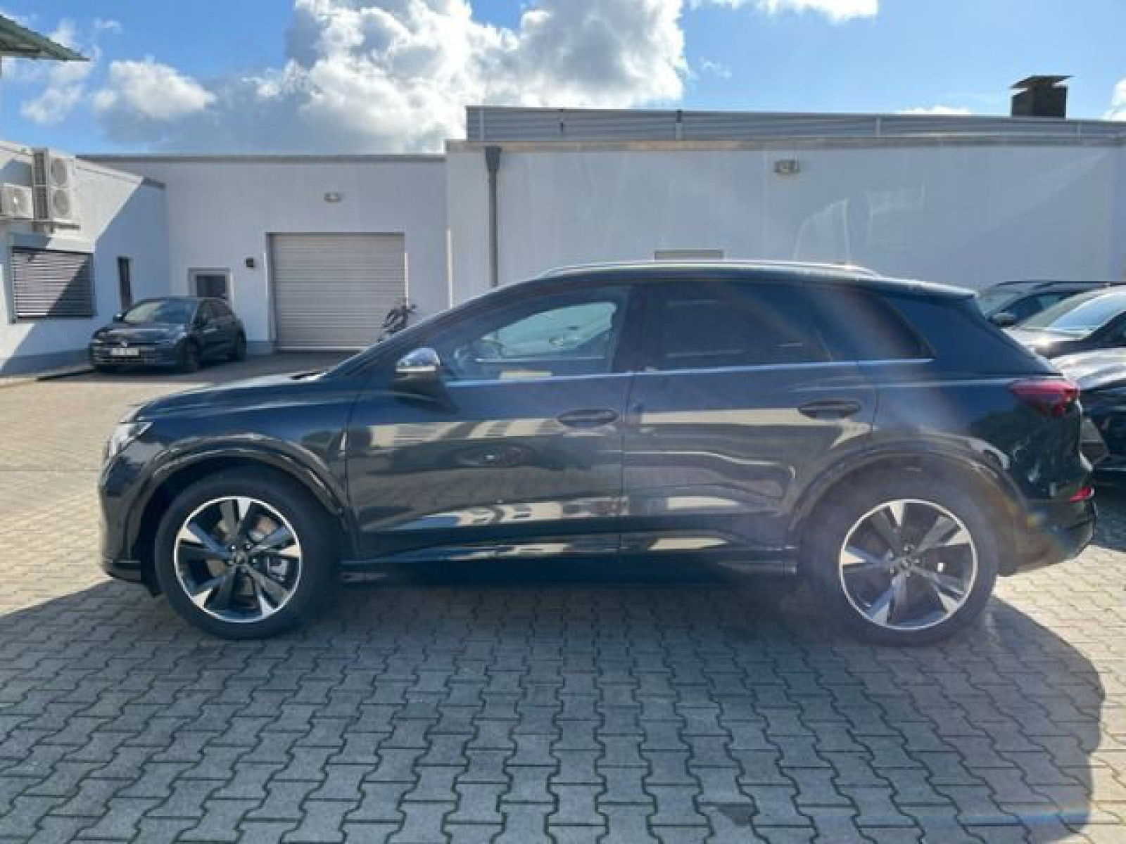 Audi - Q4 e-tron_4