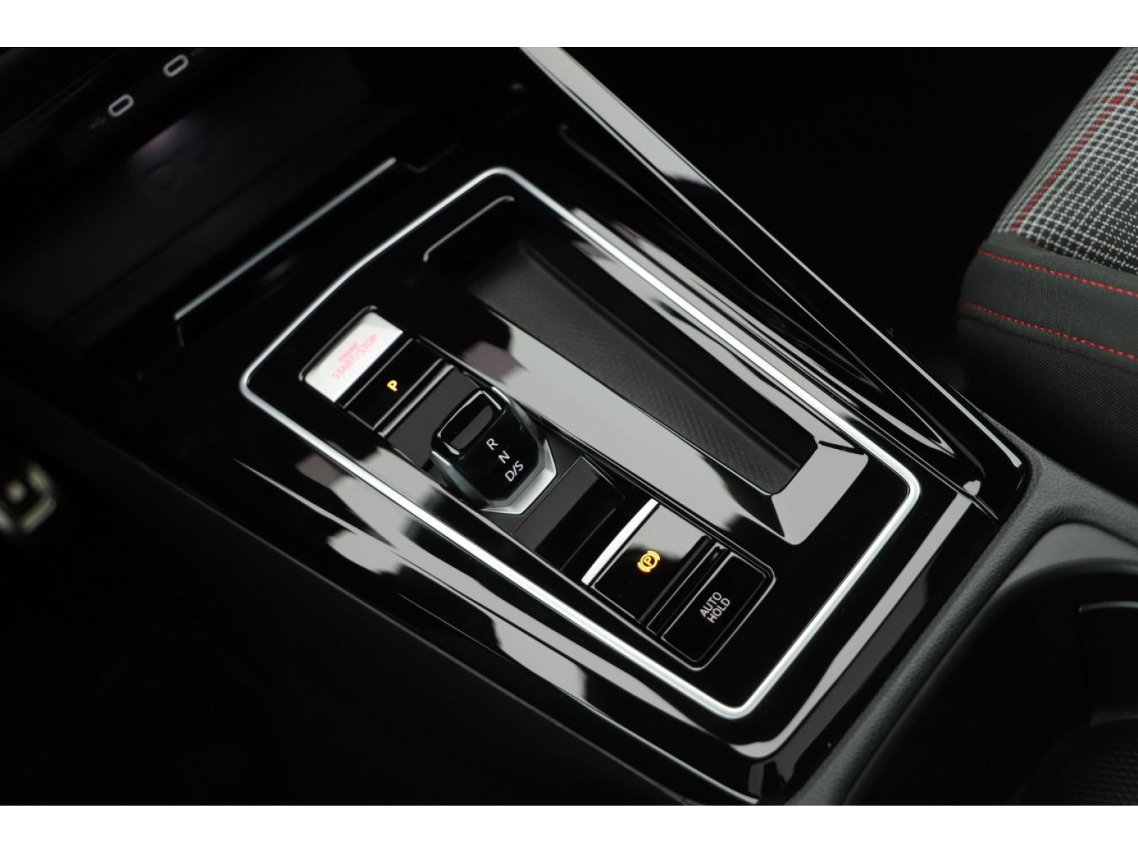 Volkswagen - Golf GTI_11