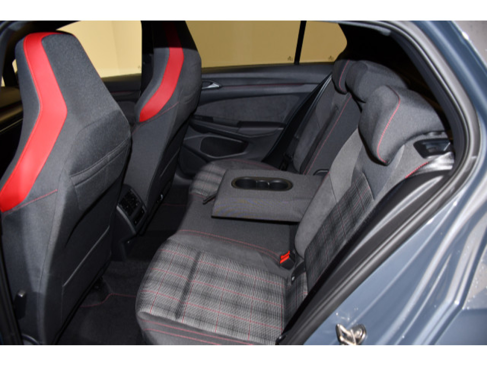 Volkswagen - Golf GTI_8