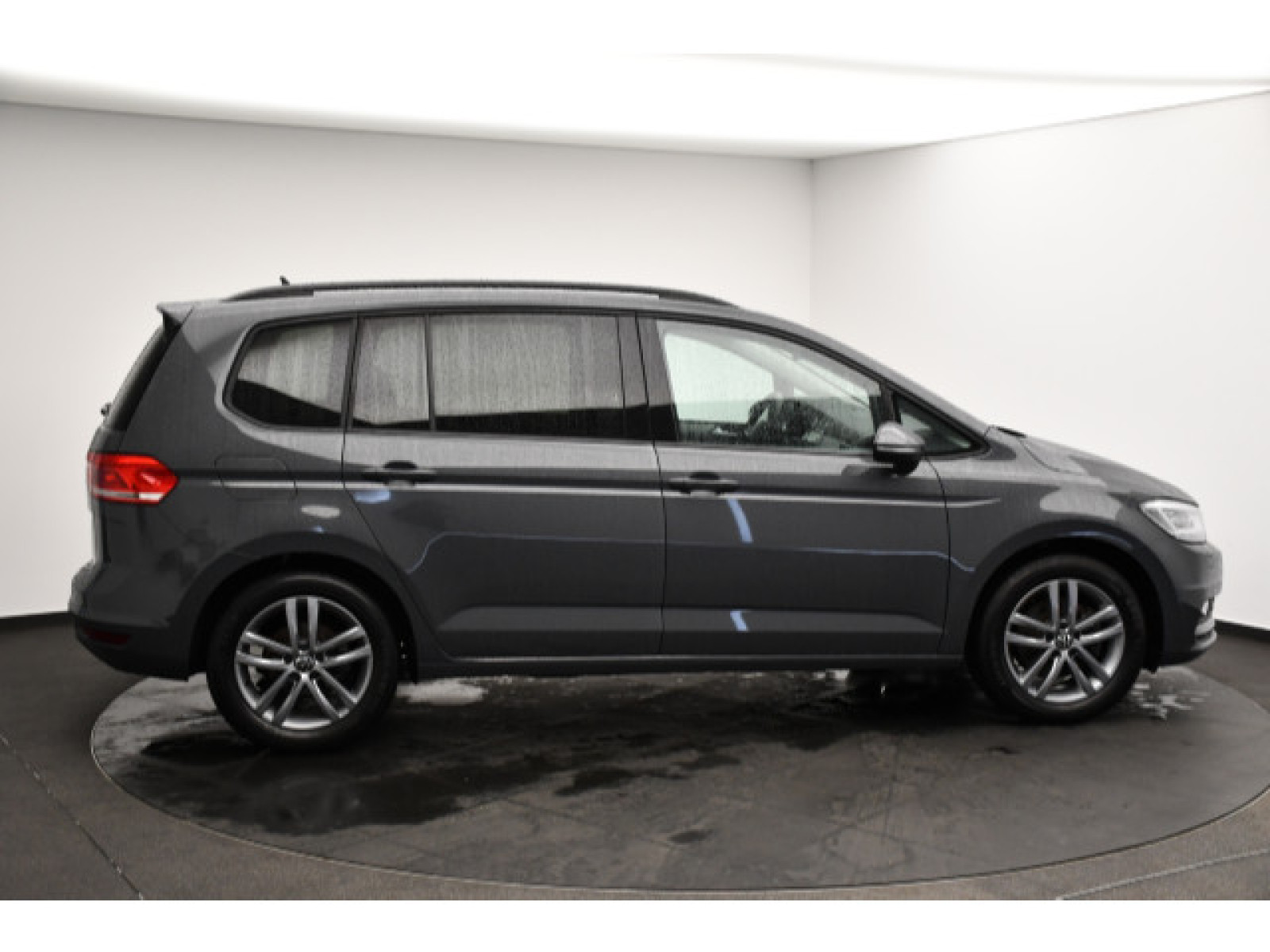 Volkswagen - Touran_17