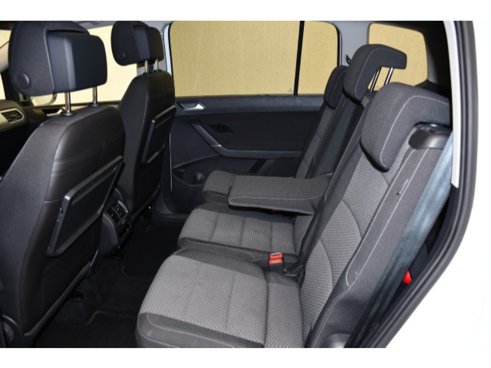 Volkswagen - Touran_10