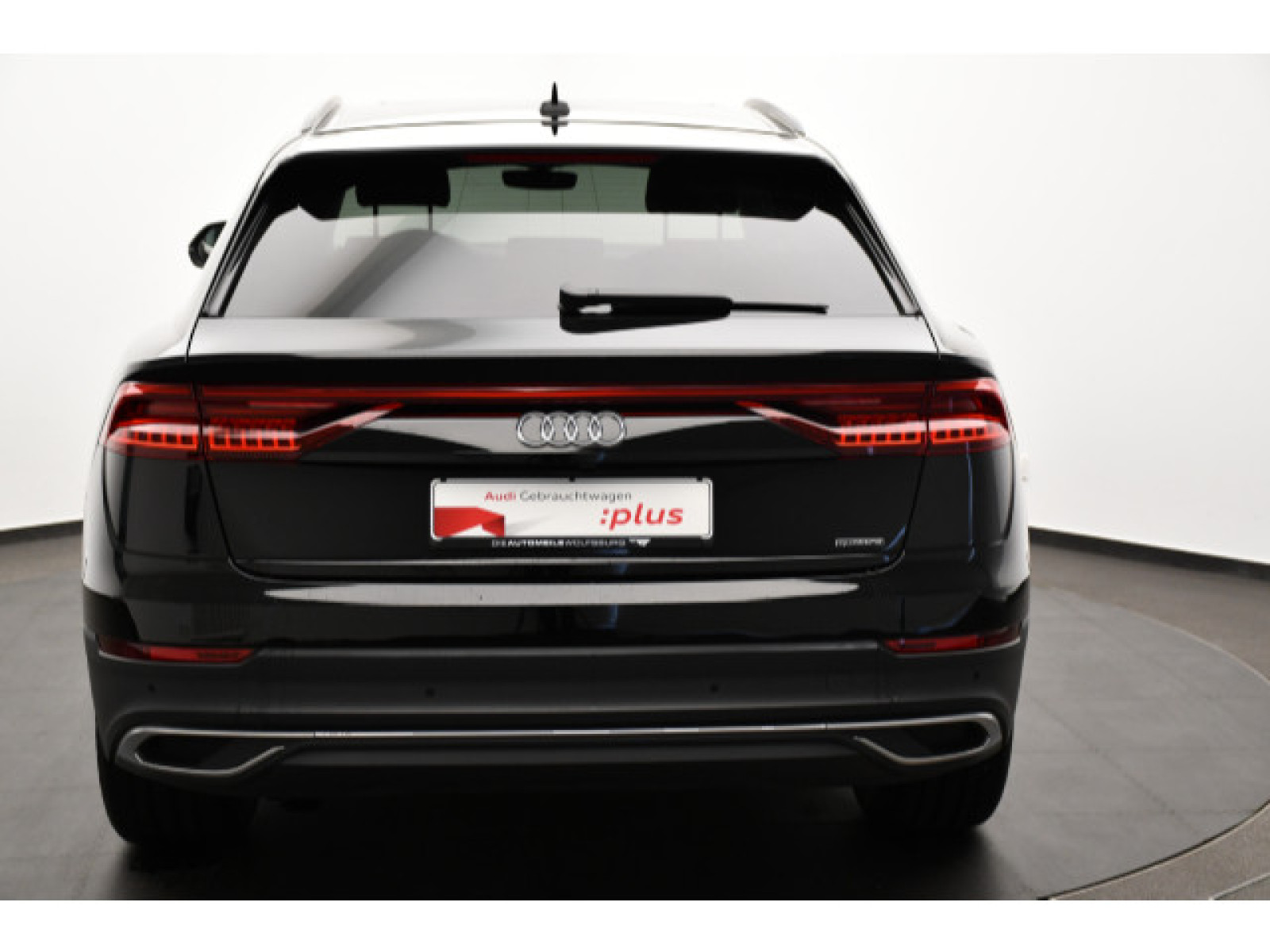 Audi - Q8_22