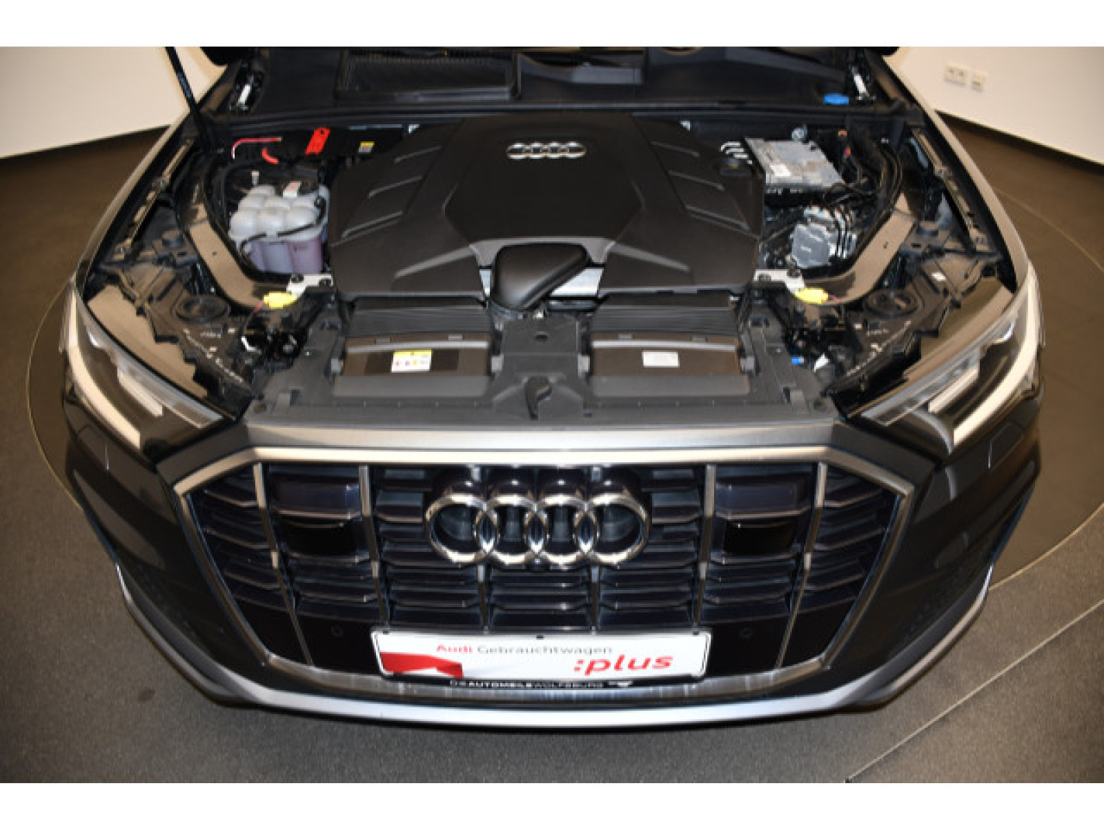 Audi - Q7_13
