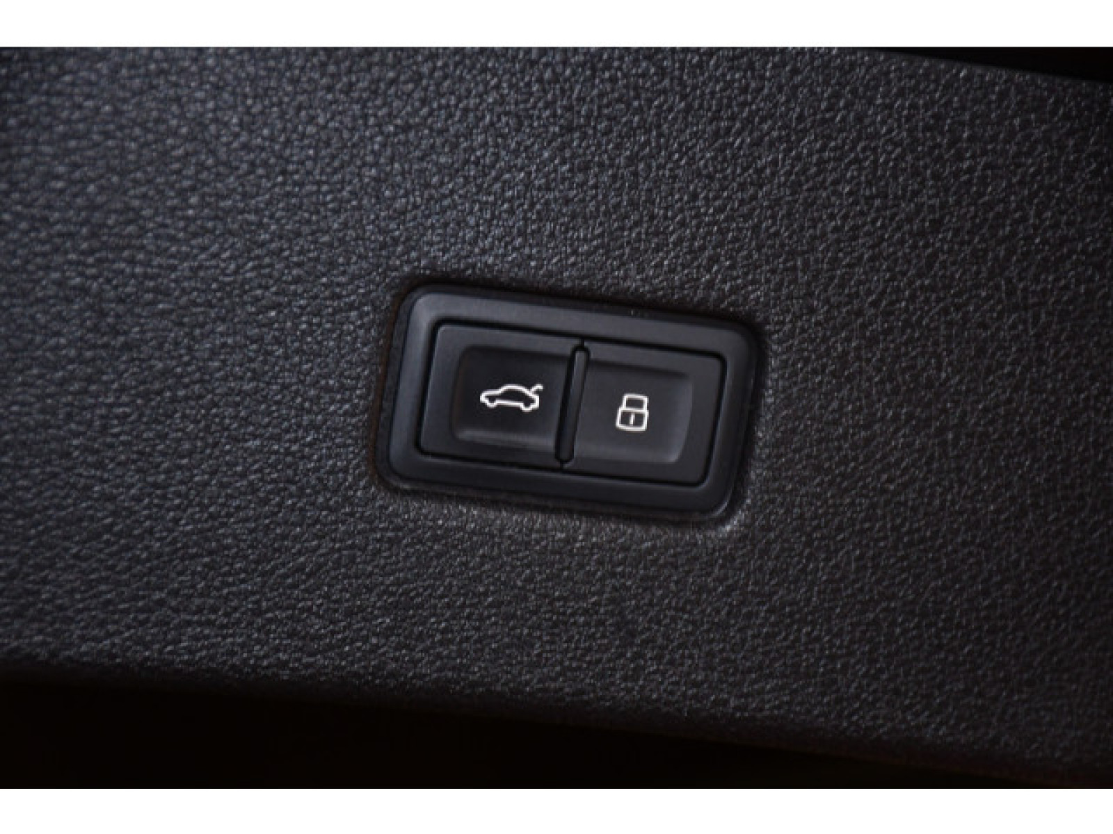 Audi - SQ8_13