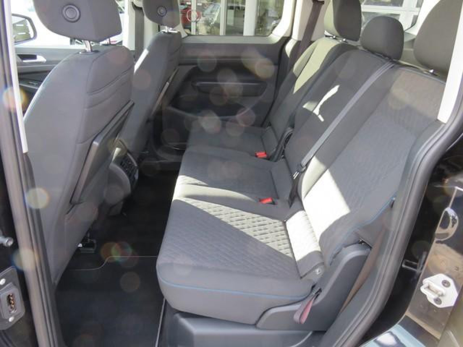 Volkswagen - Caddy_12