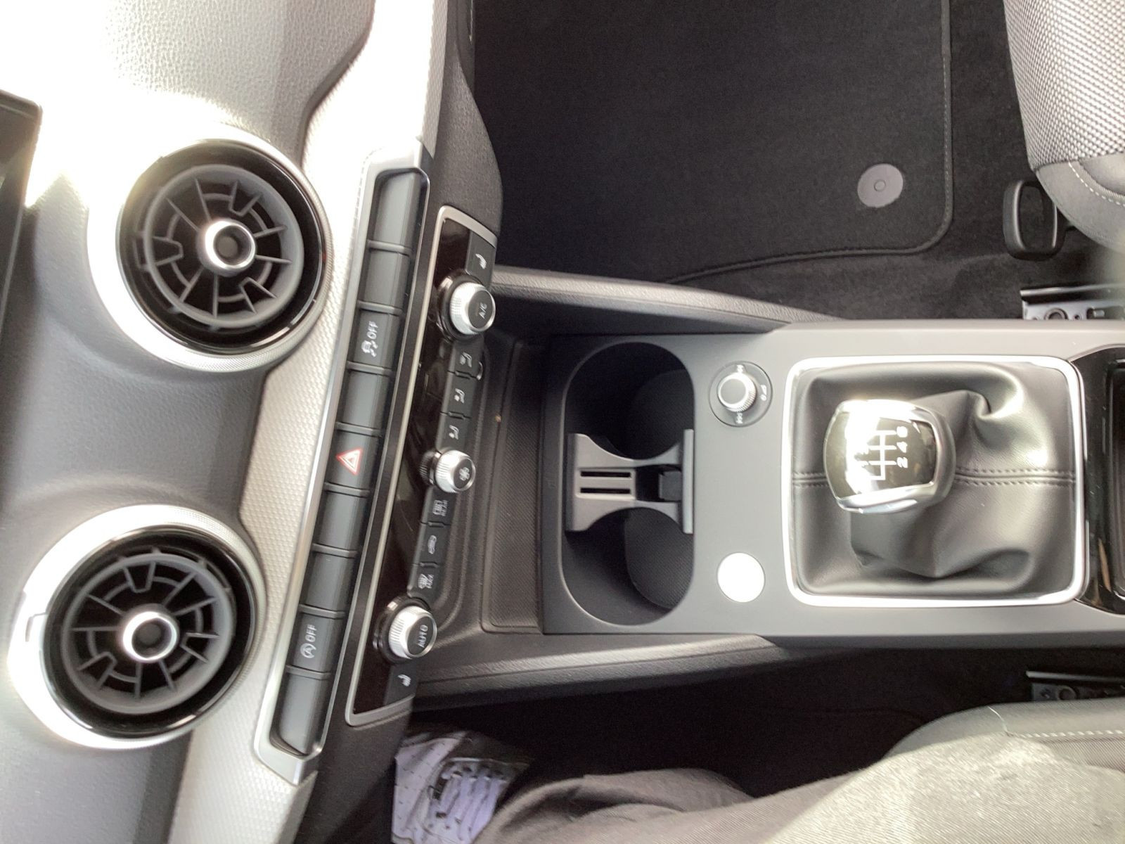 Audi - Q2_10