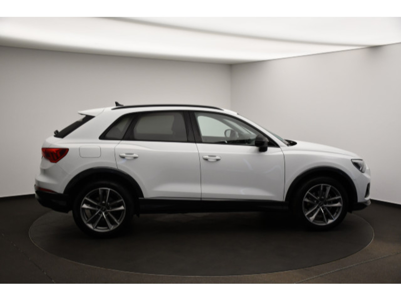 Audi - Q3_18