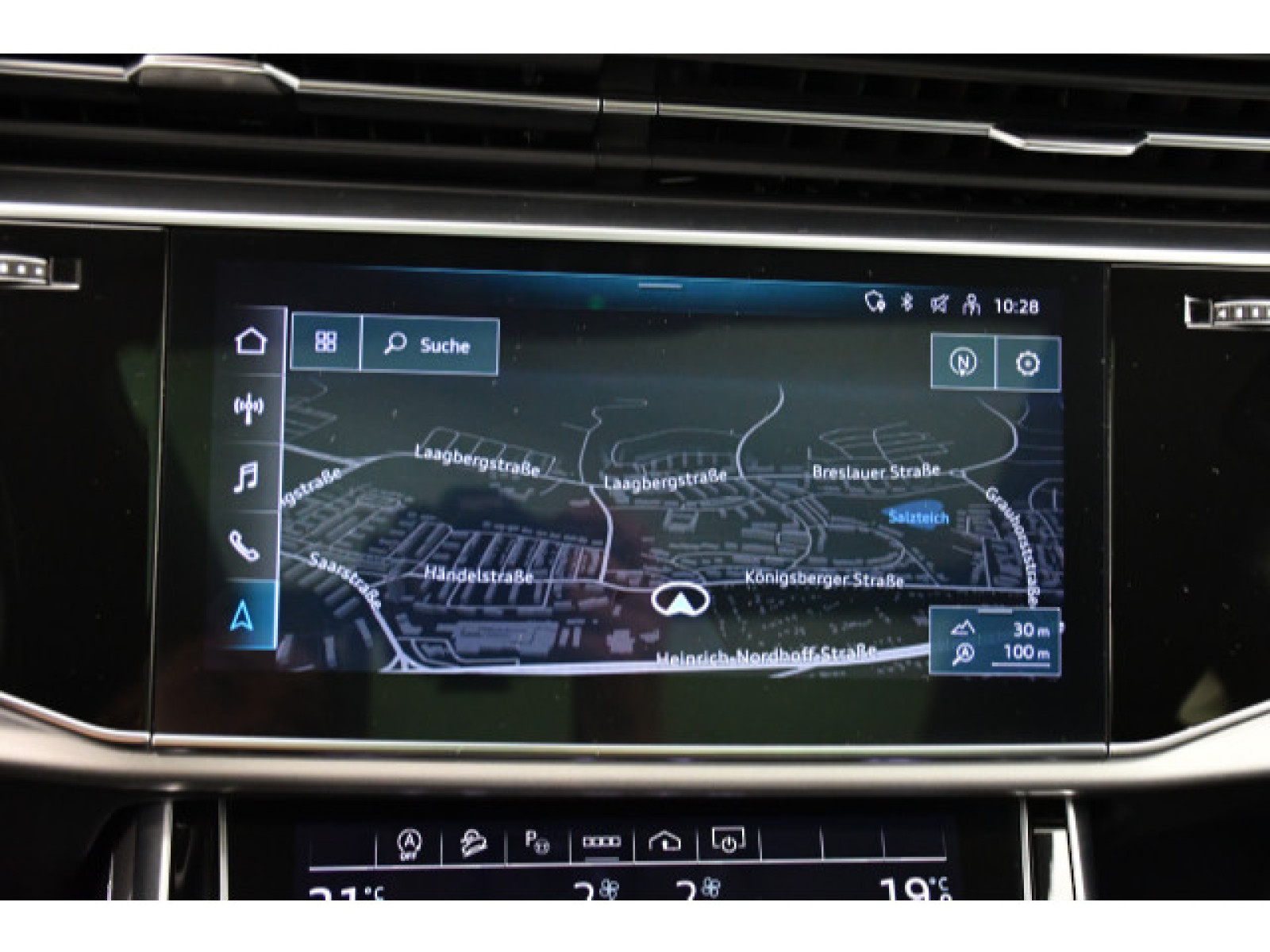 Audi - Q8_8