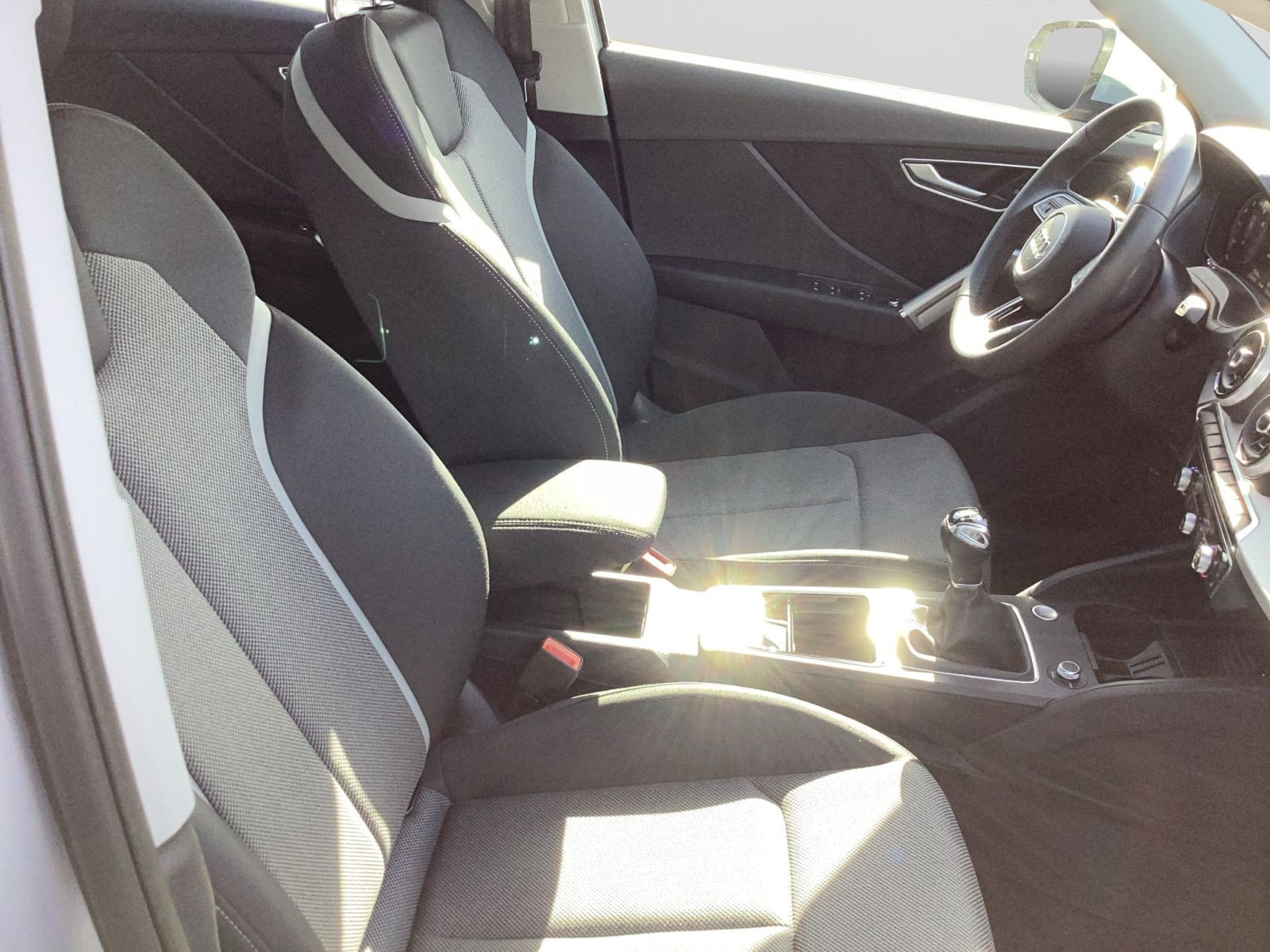 Audi - Q2_19