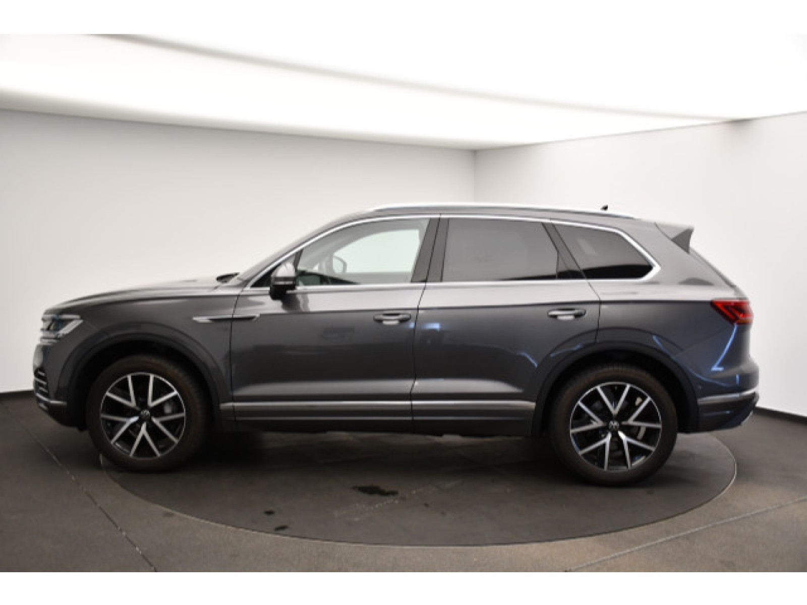 Volkswagen - Touareg_16