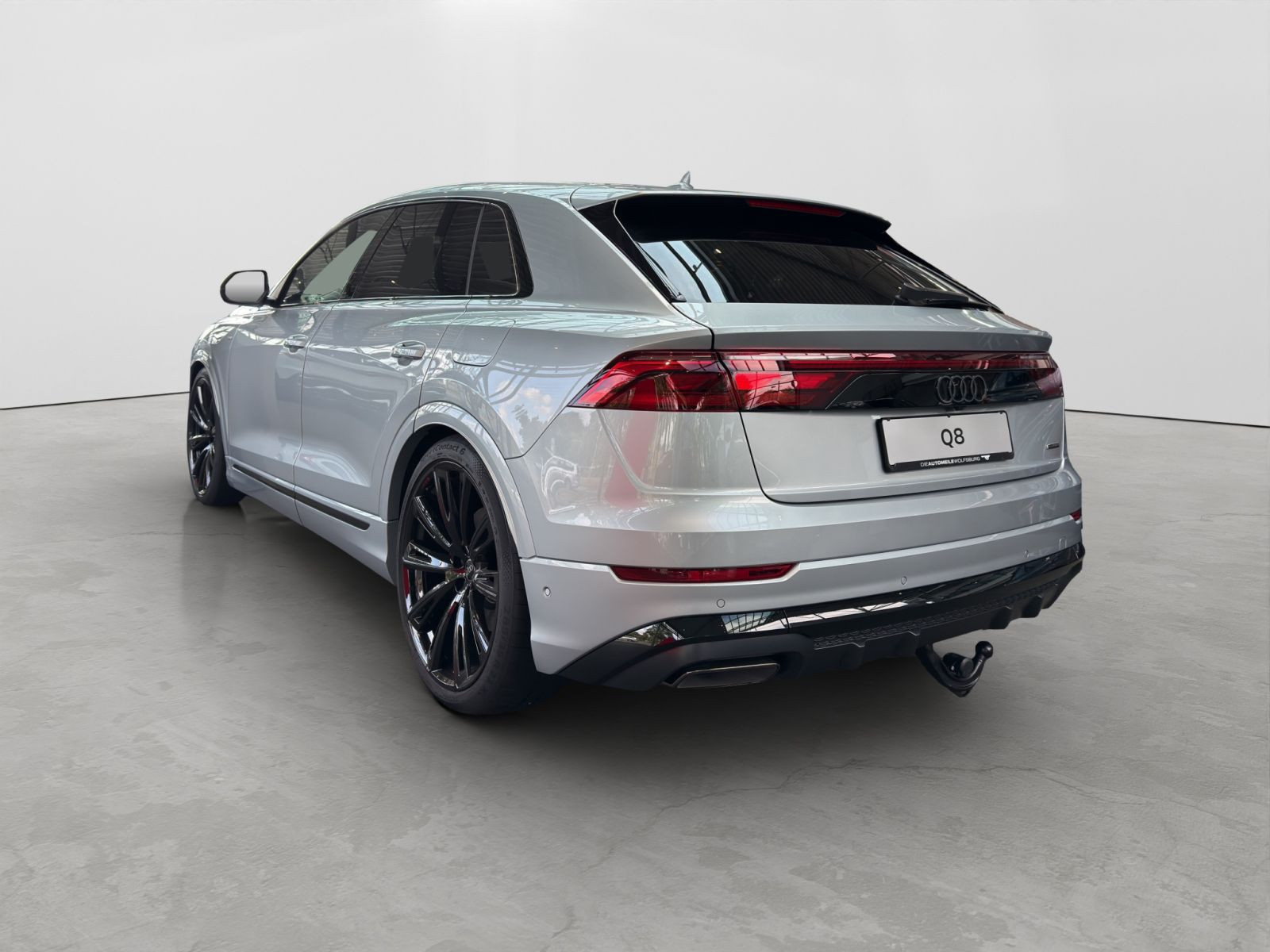 Audi - Q8_3