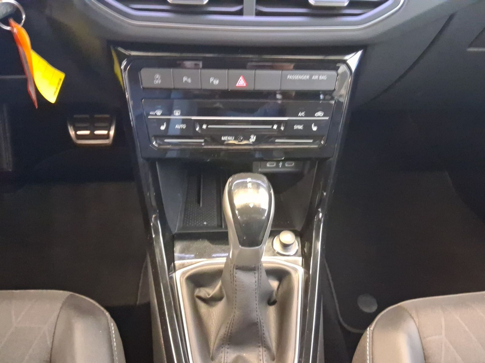 Volkswagen - T-Cross_12