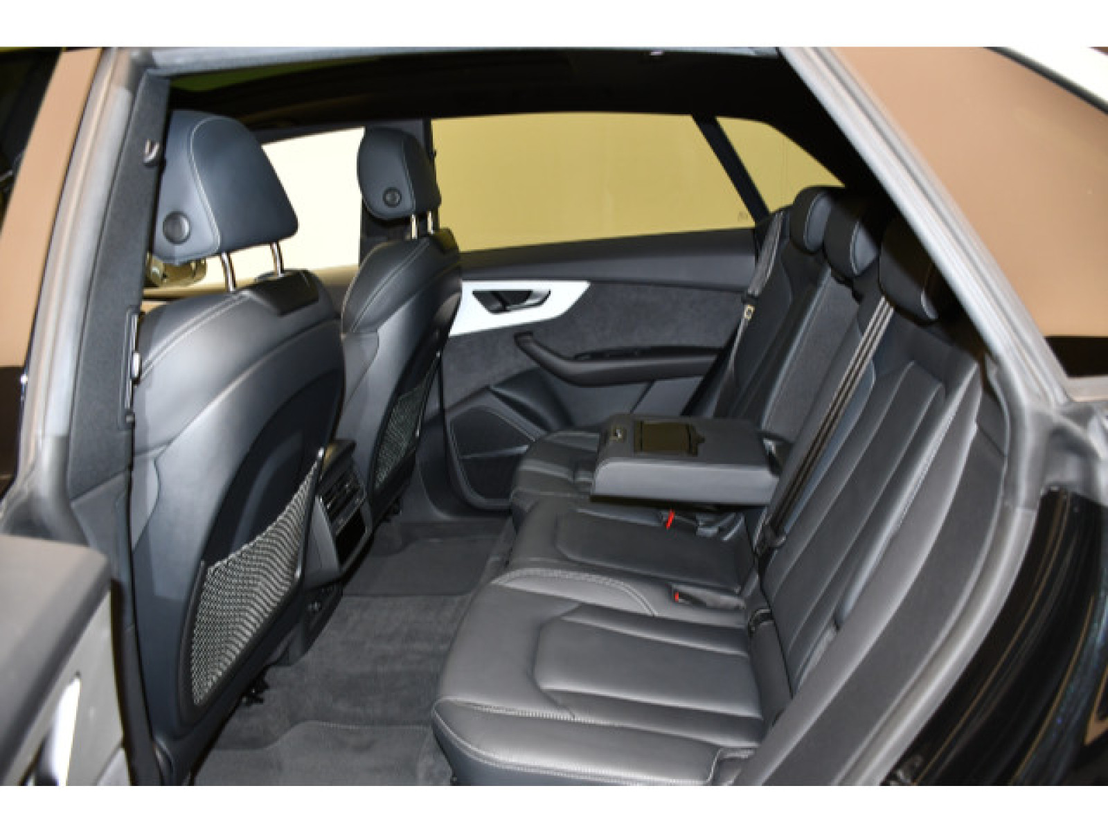 Audi - SQ8_10