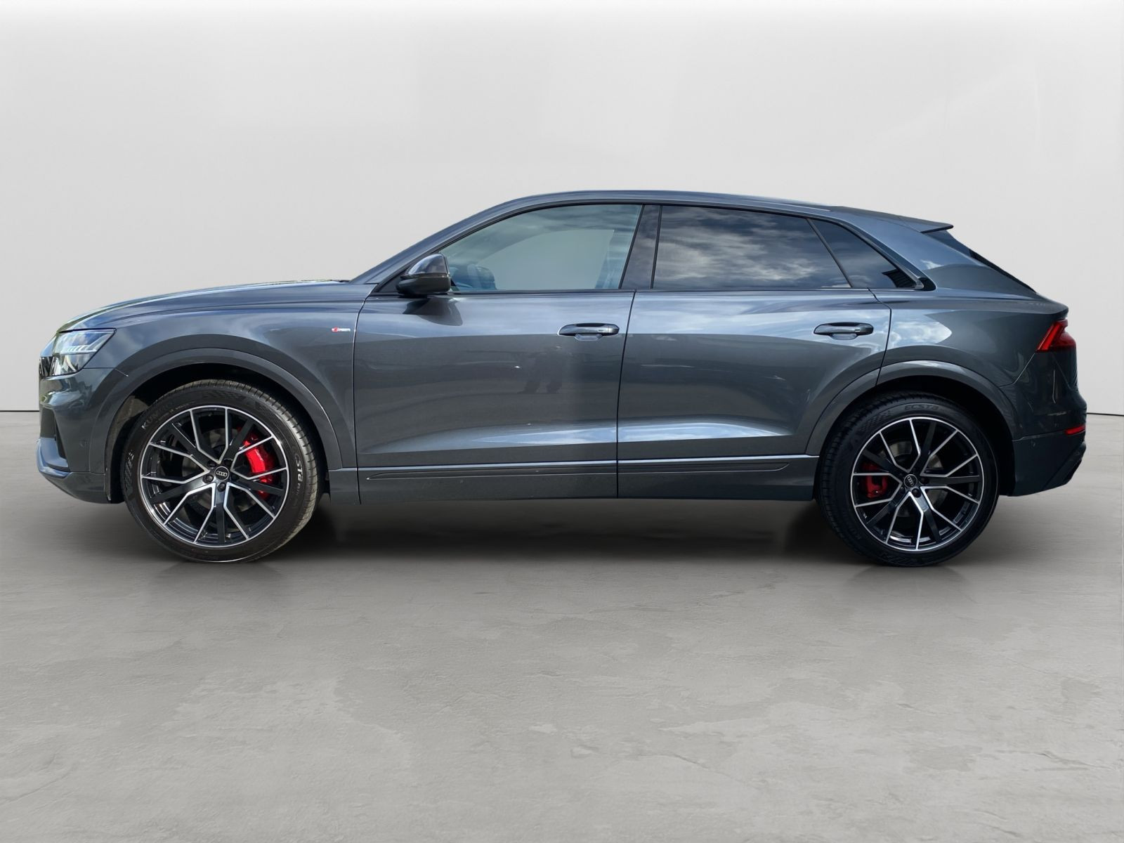 Audi - Q8_3