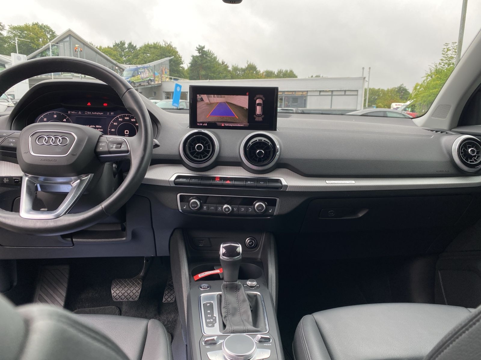 Audi - Q2_13