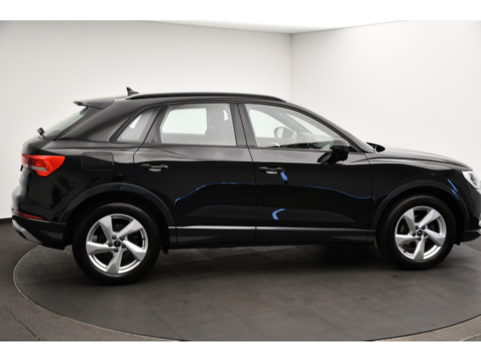 Audi - Q3_19