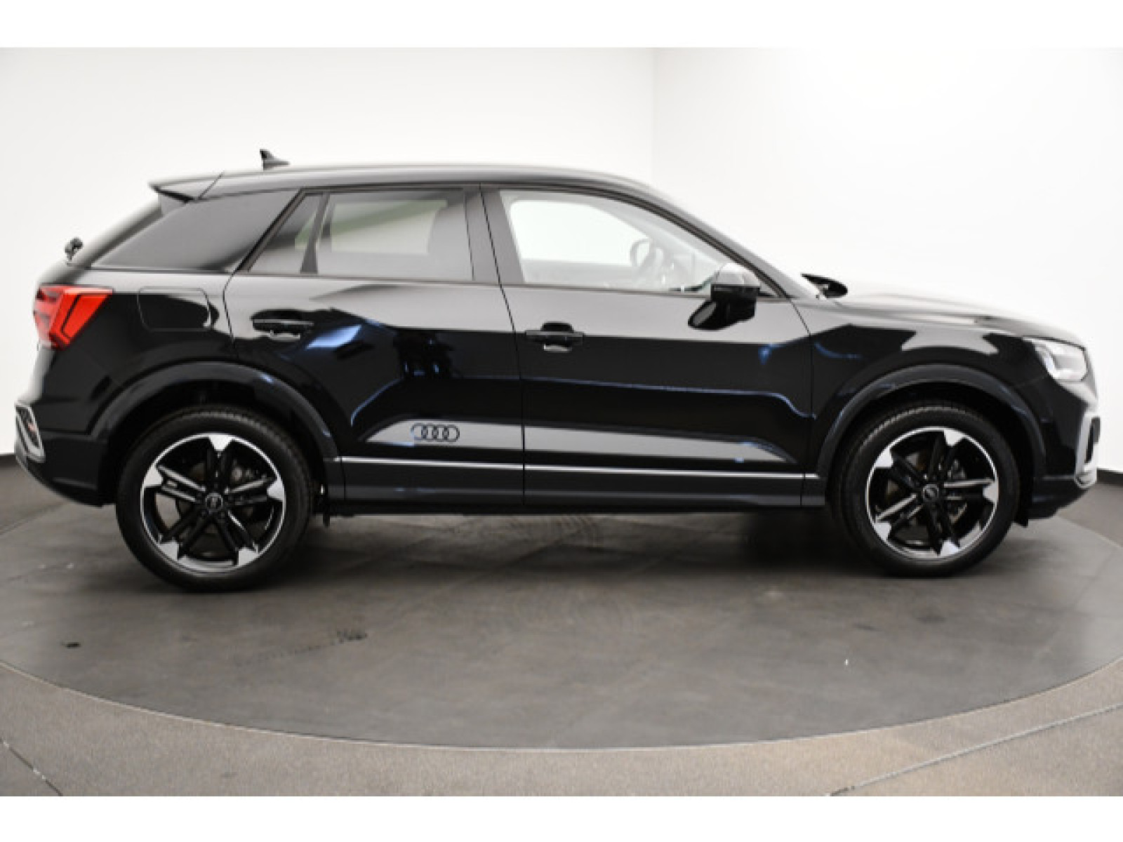 Audi - Q2_20