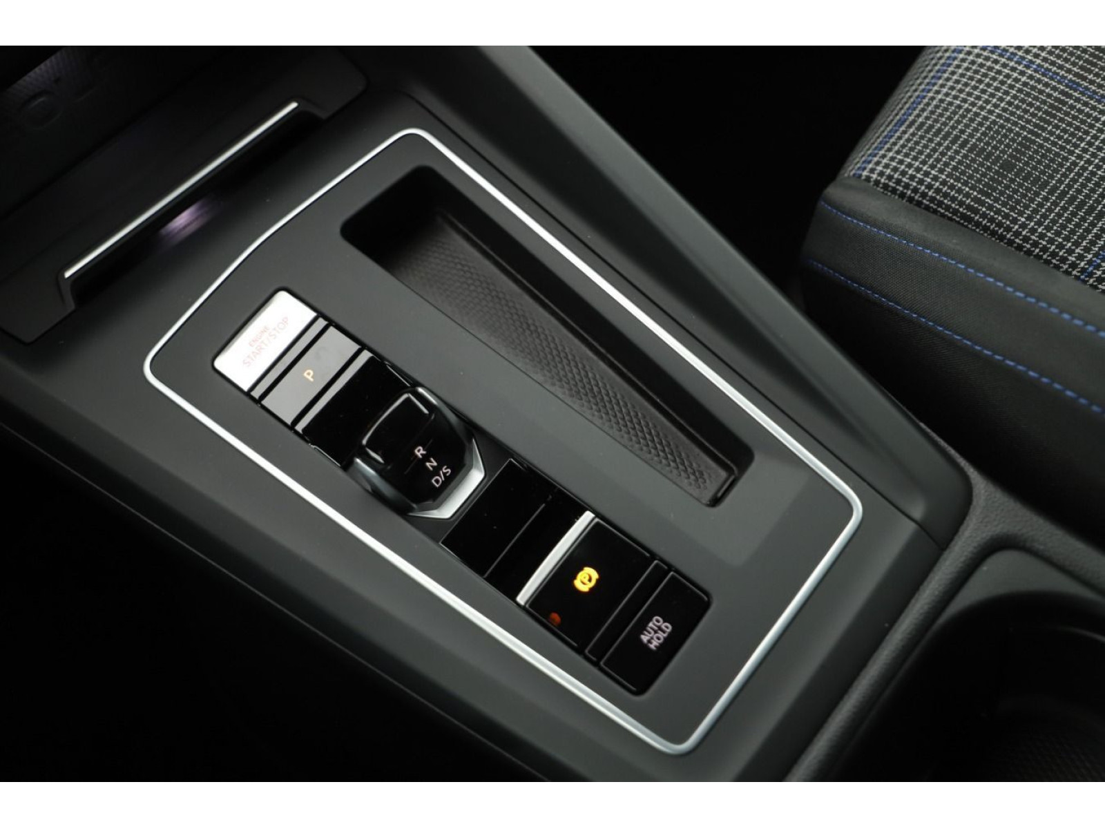 Volkswagen - Golf_10