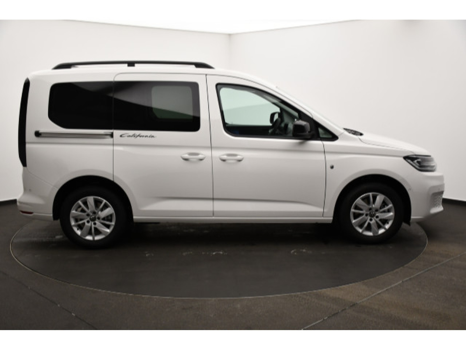 Volkswagen - Caddy California_21