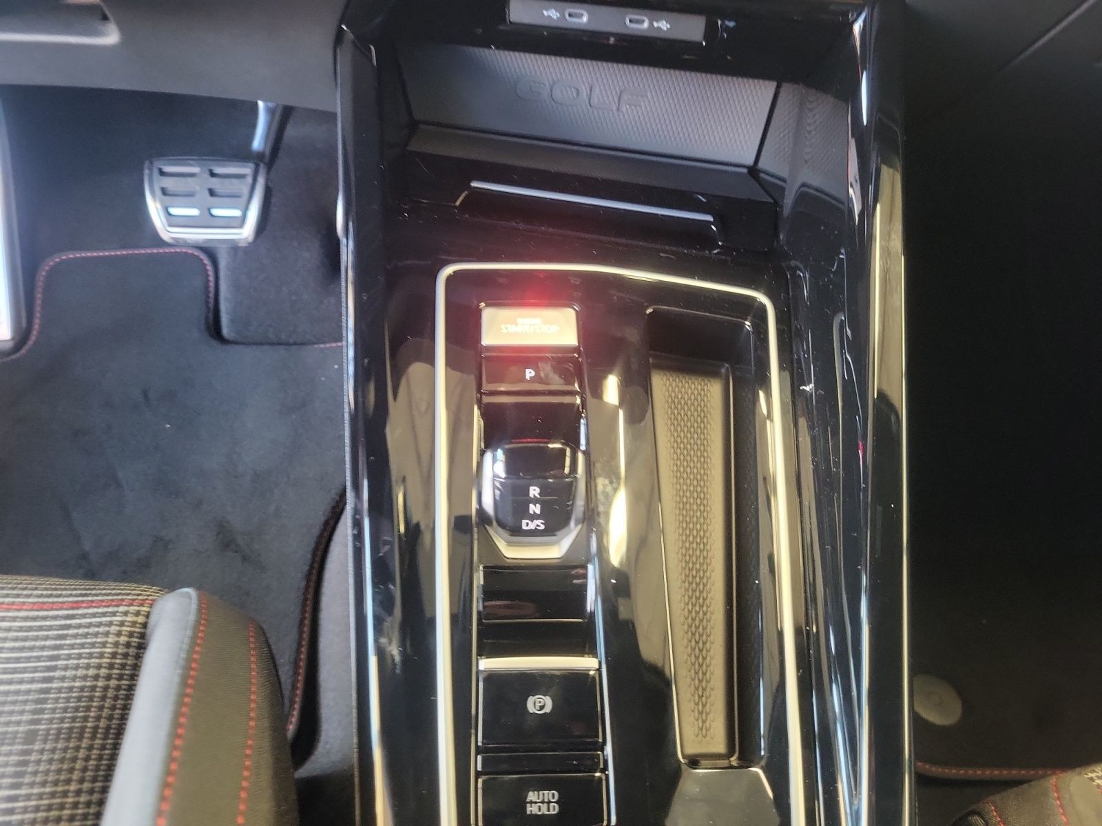 Volkswagen - Golf GTI_12