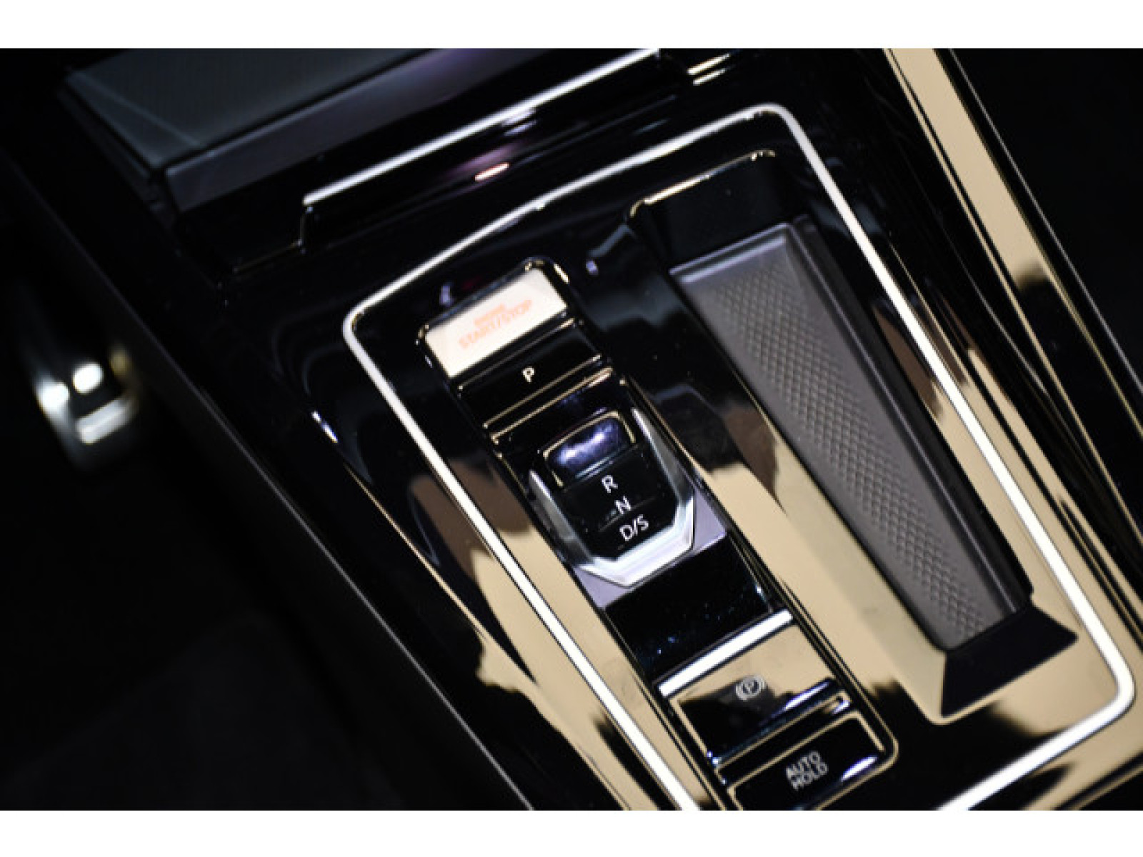 Volkswagen - Golf GTI_7