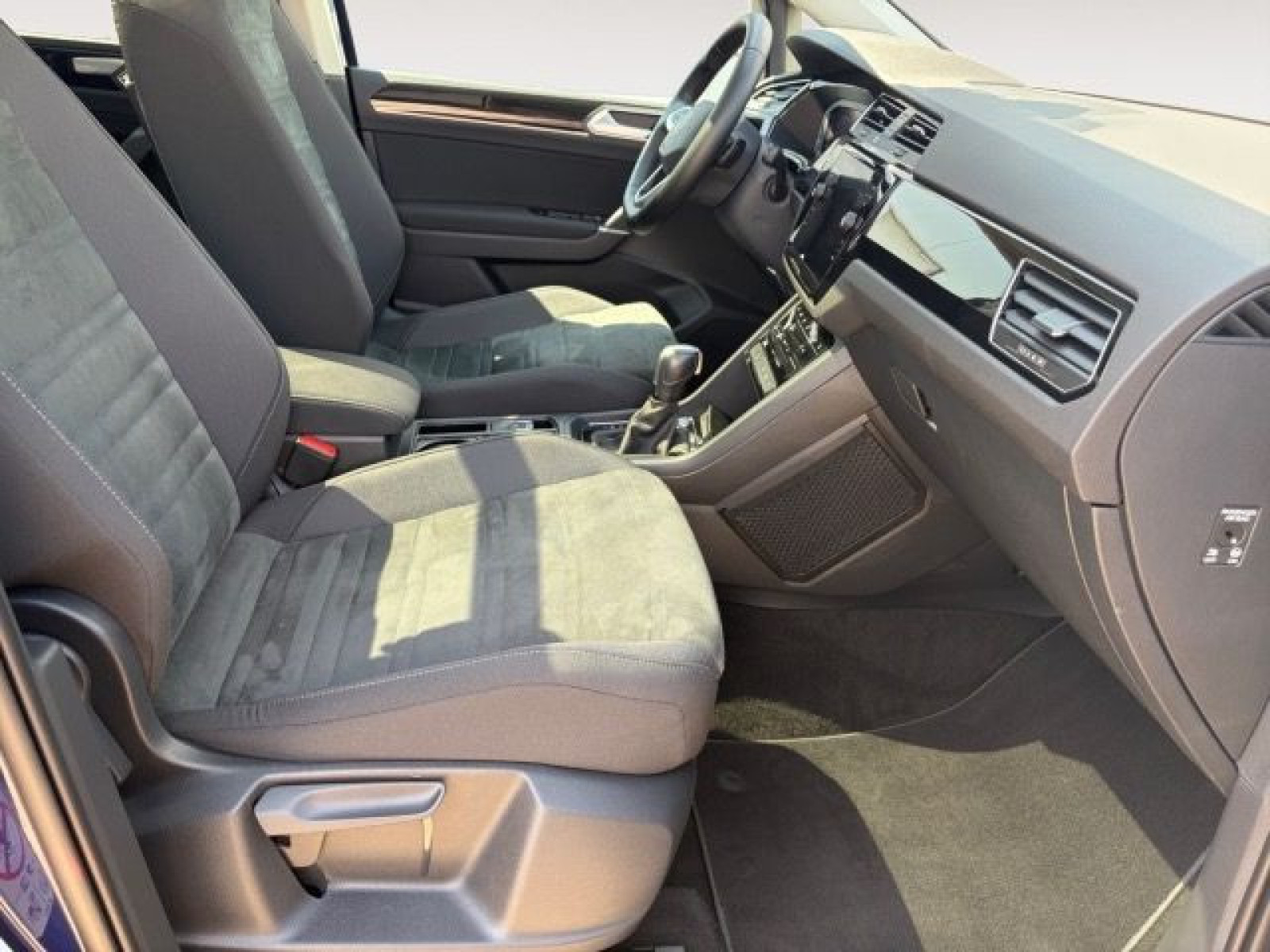 Volkswagen - Touran_15