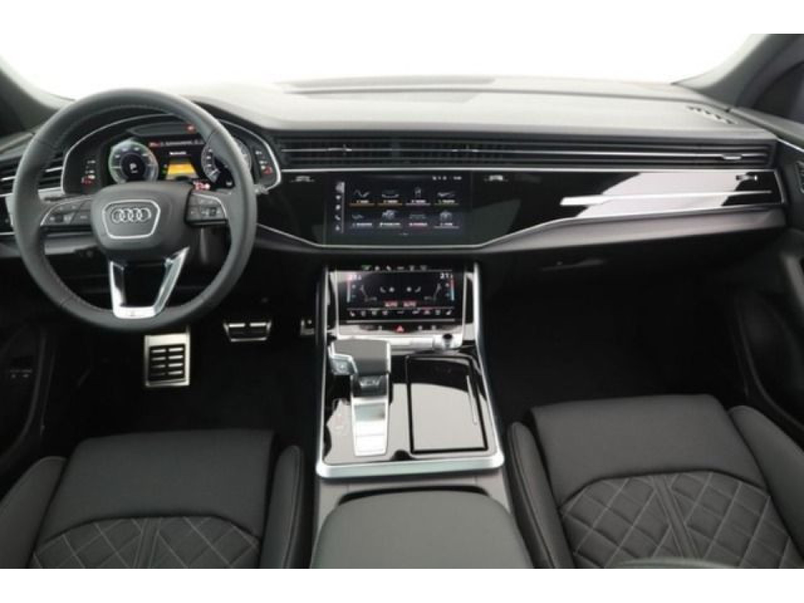 Audi - Q8_12