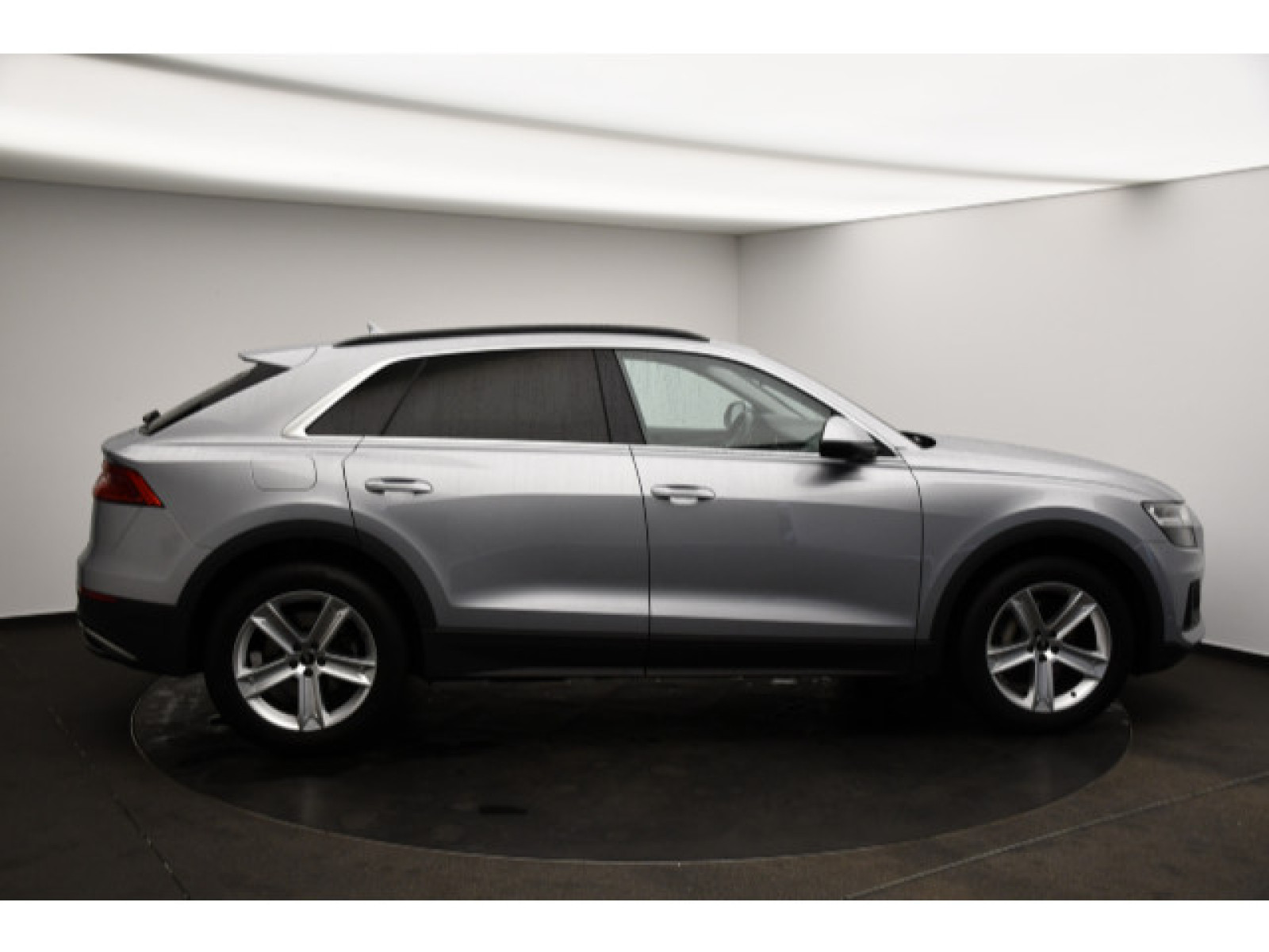 Audi - Q8_19