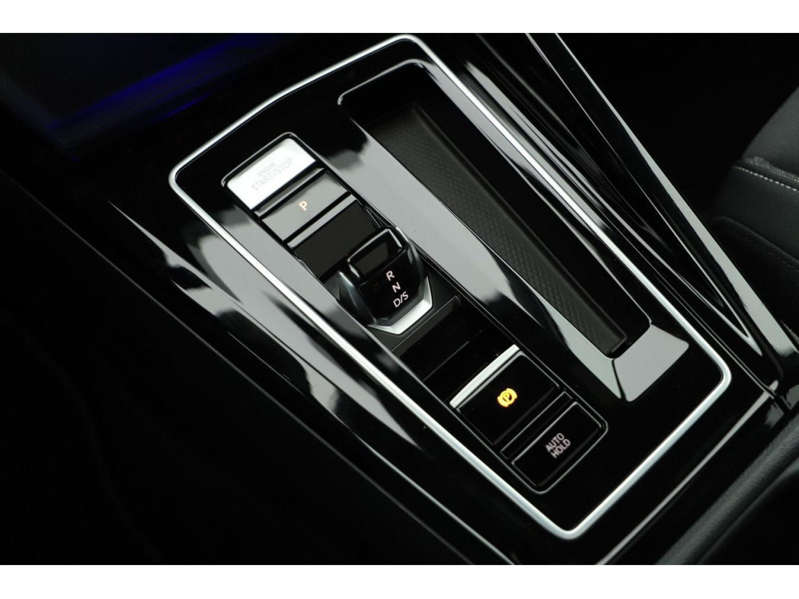 Volkswagen - Golf_13