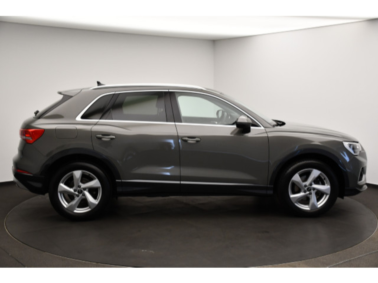 Audi - Q3_19