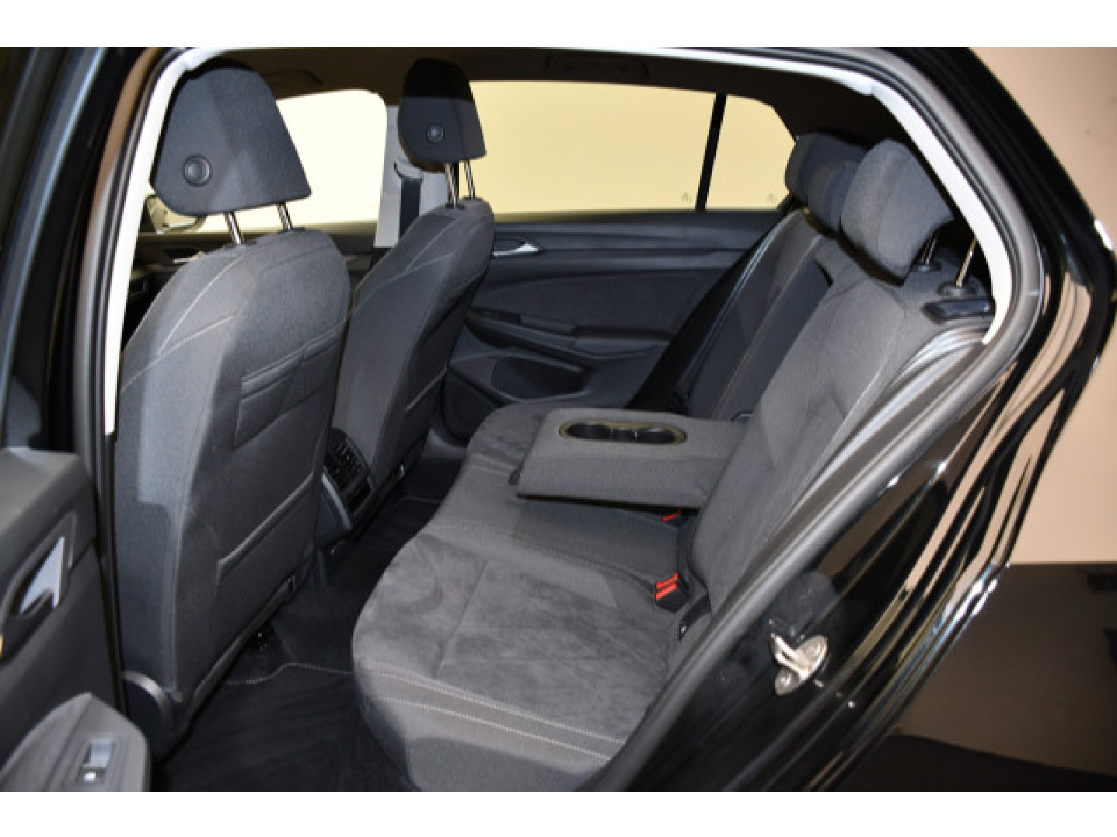 Volkswagen - Golf_9