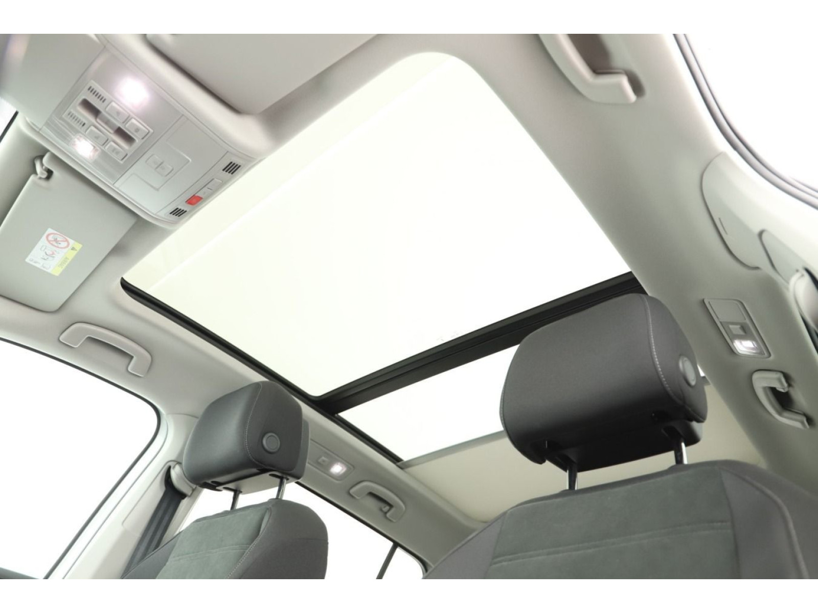 Volkswagen - Touran_12