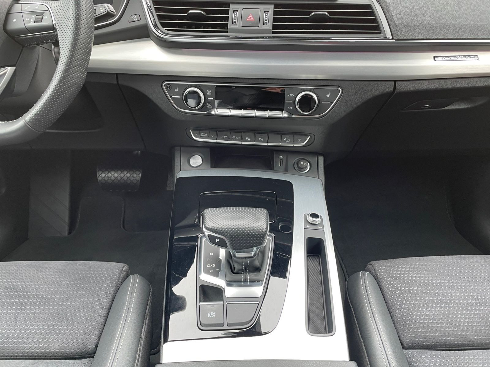 Audi - Q5_12