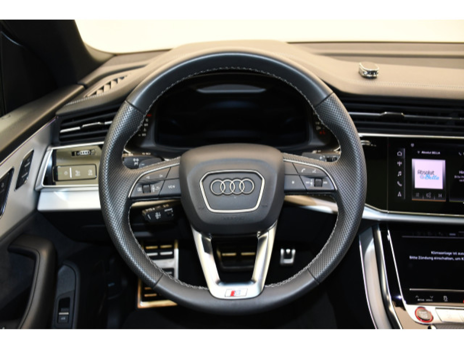 Audi - SQ8_5