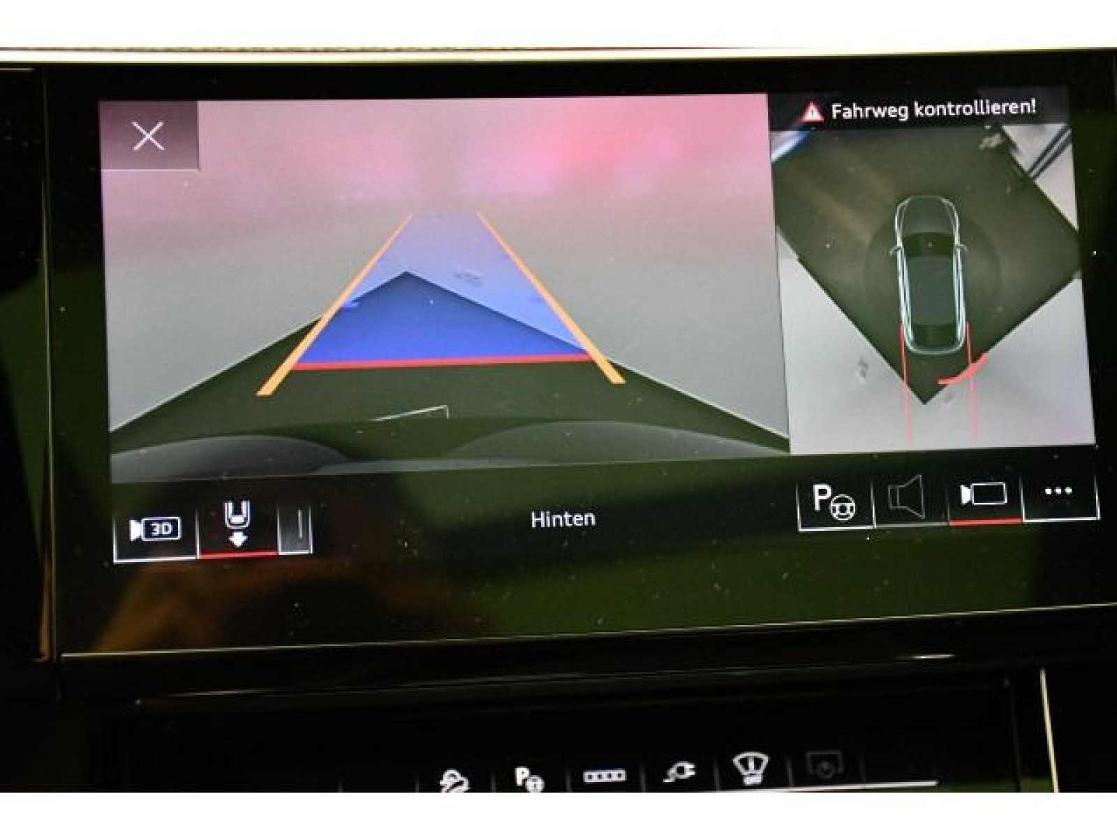 Audi - Q8_8