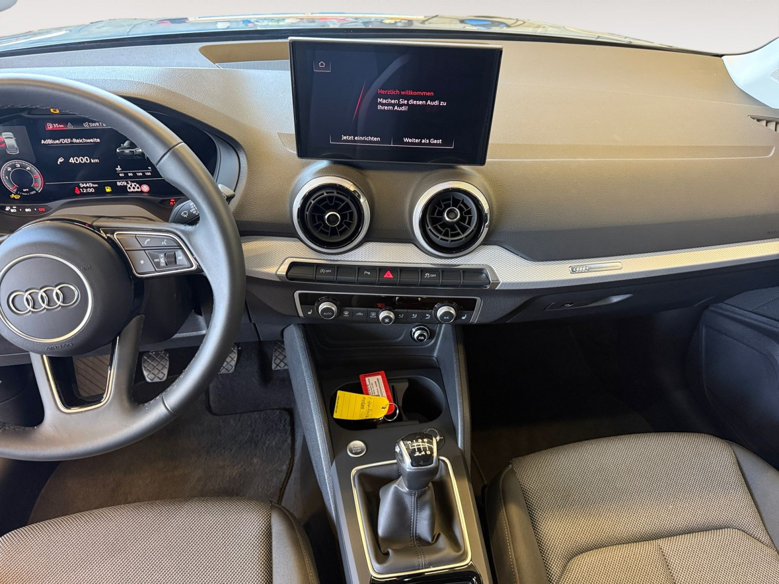 Audi - Q2_13