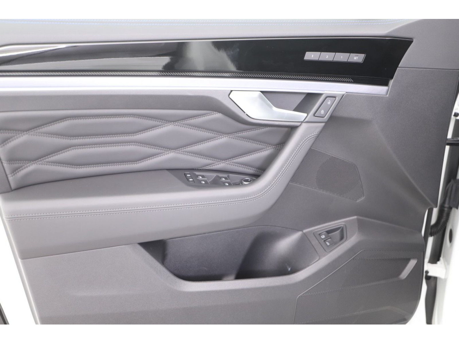 Volkswagen - Touareg_12