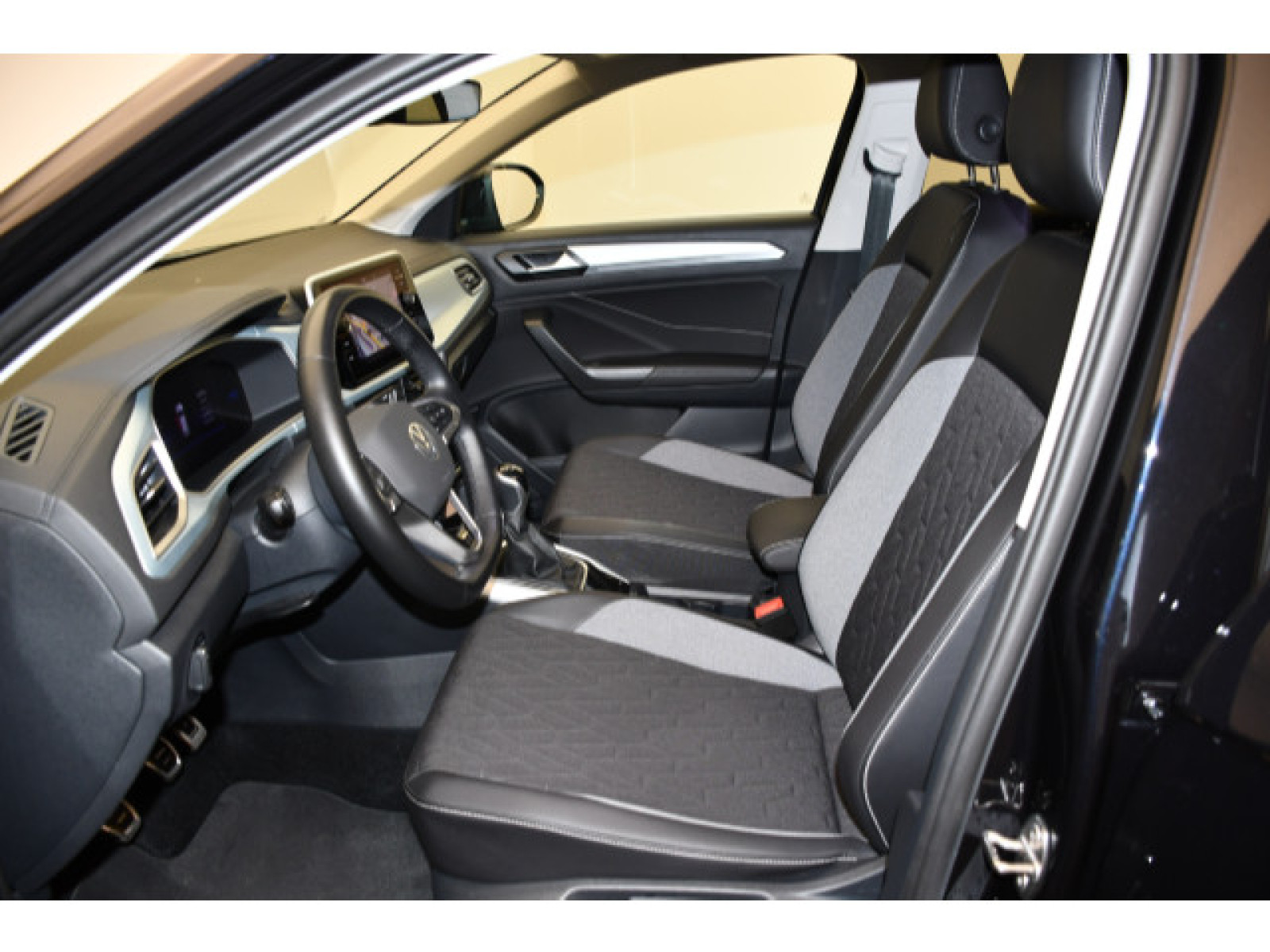 Volkswagen - T-Roc_4