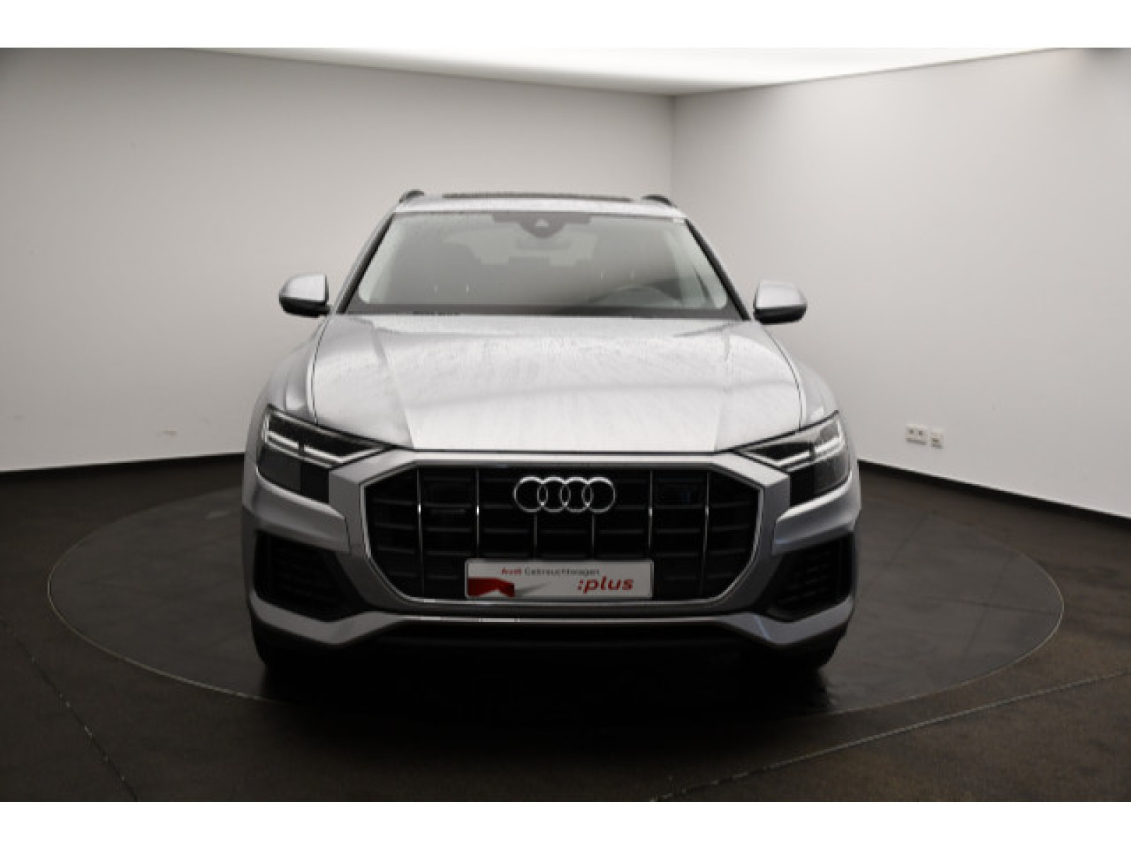 Audi - Q8_20