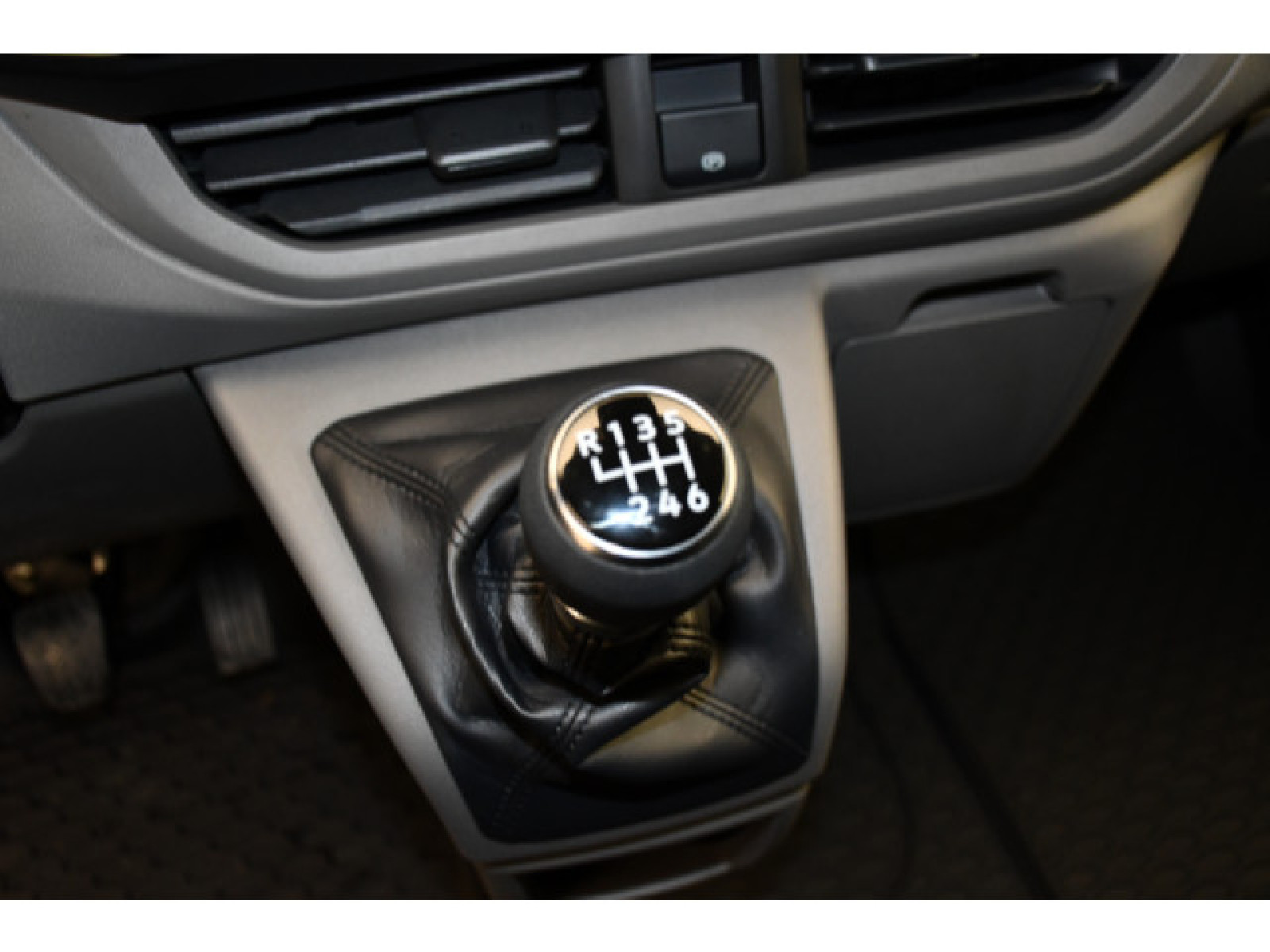 Volkswagen - New Transporter_8